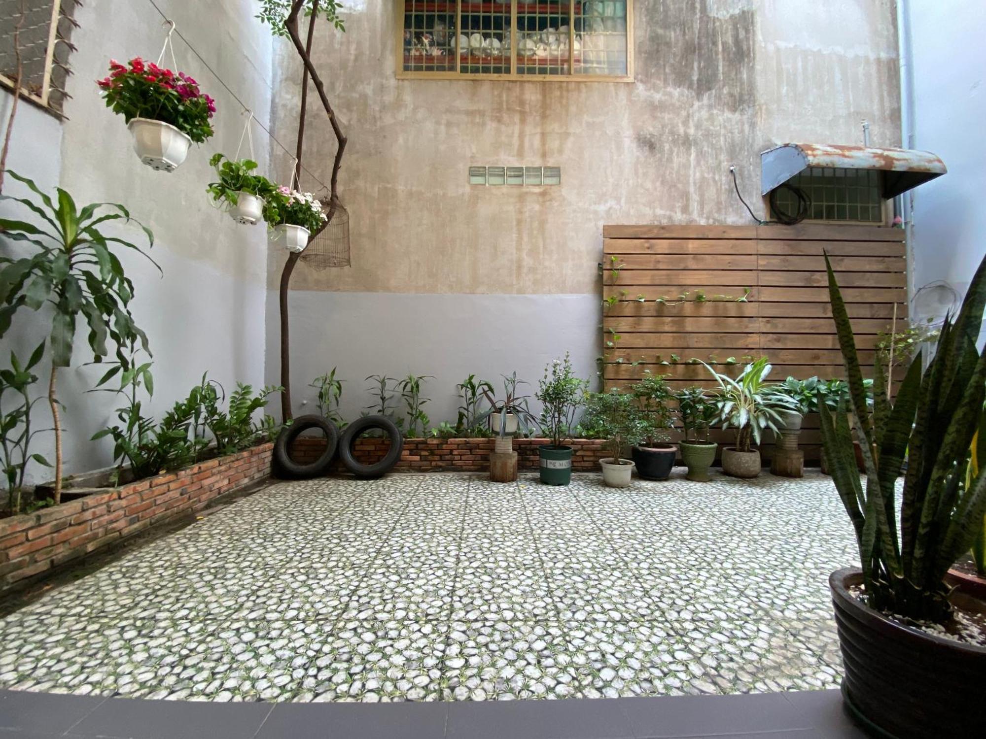 Om House