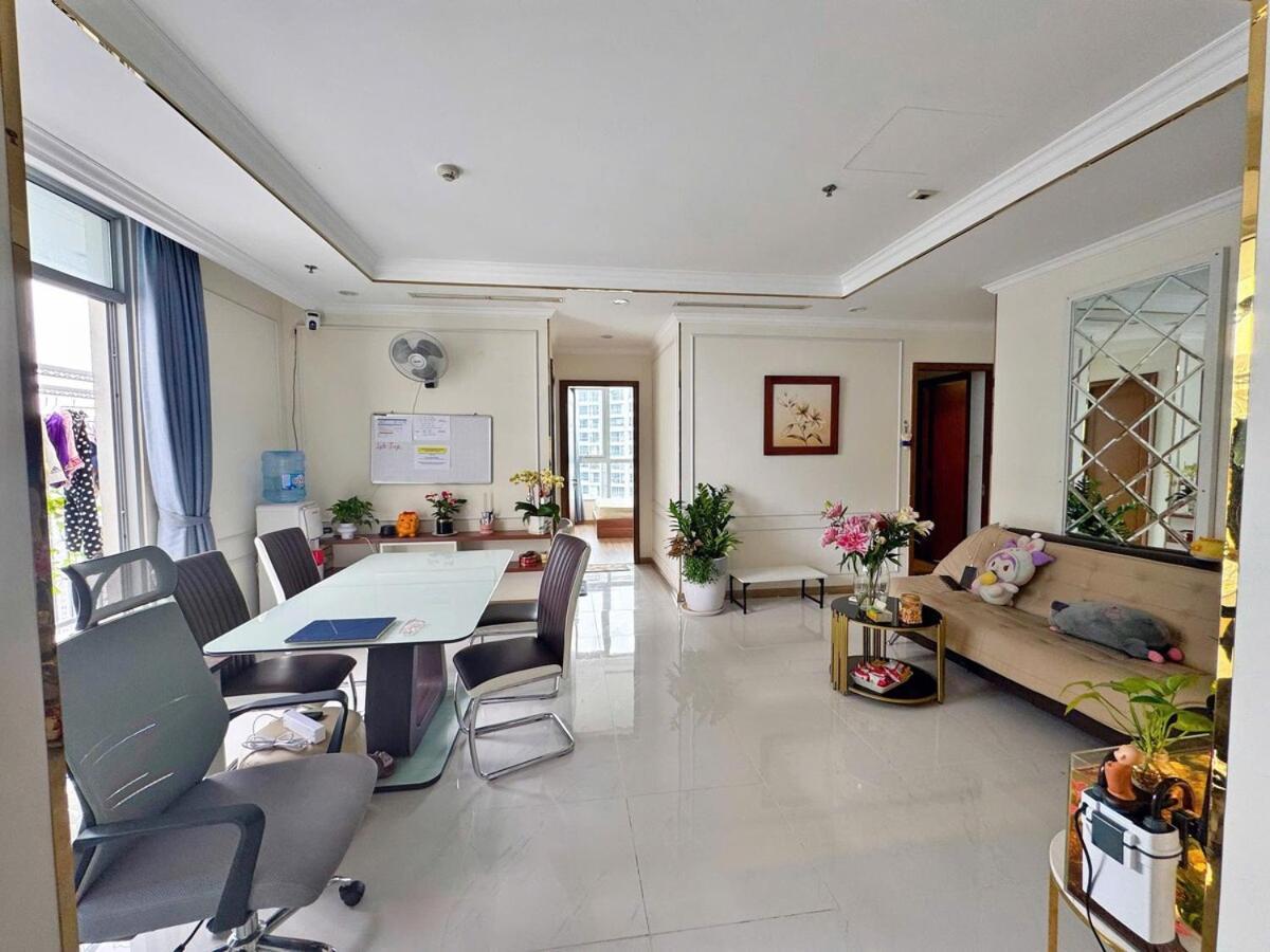 The Radisson Landmark - Vinhomes Park * Ho Chi Minh City