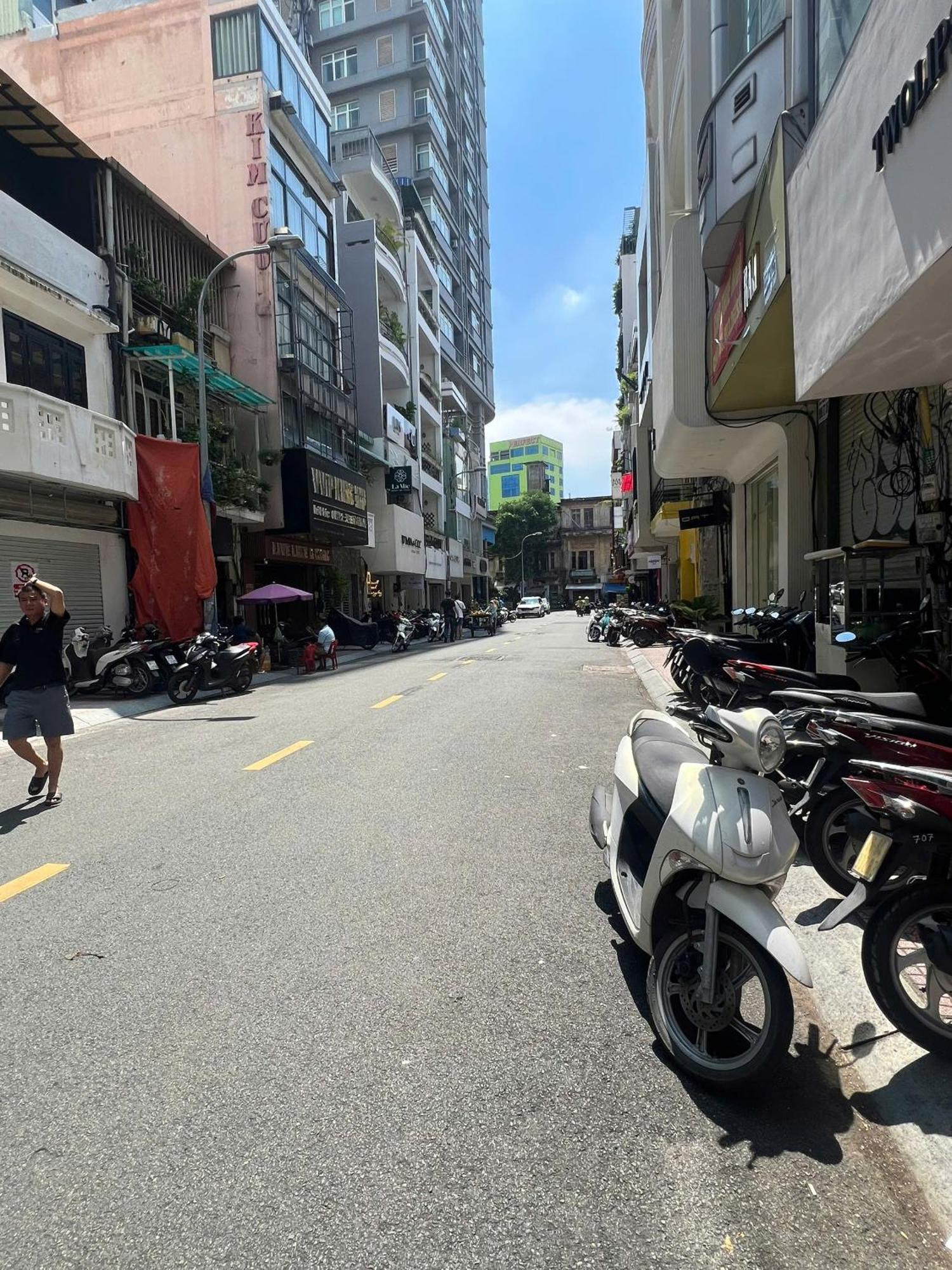 Away Dang Thi Nhu Ho Chi Minh City