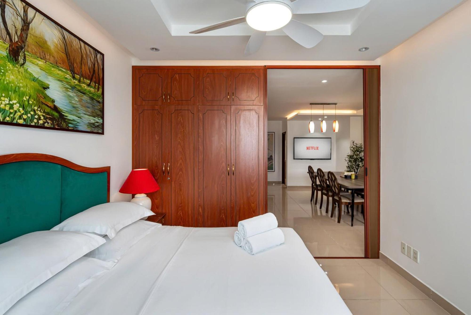 Otis - Balcony View - Steps From Bui Vien - International Plaza Building - District 1