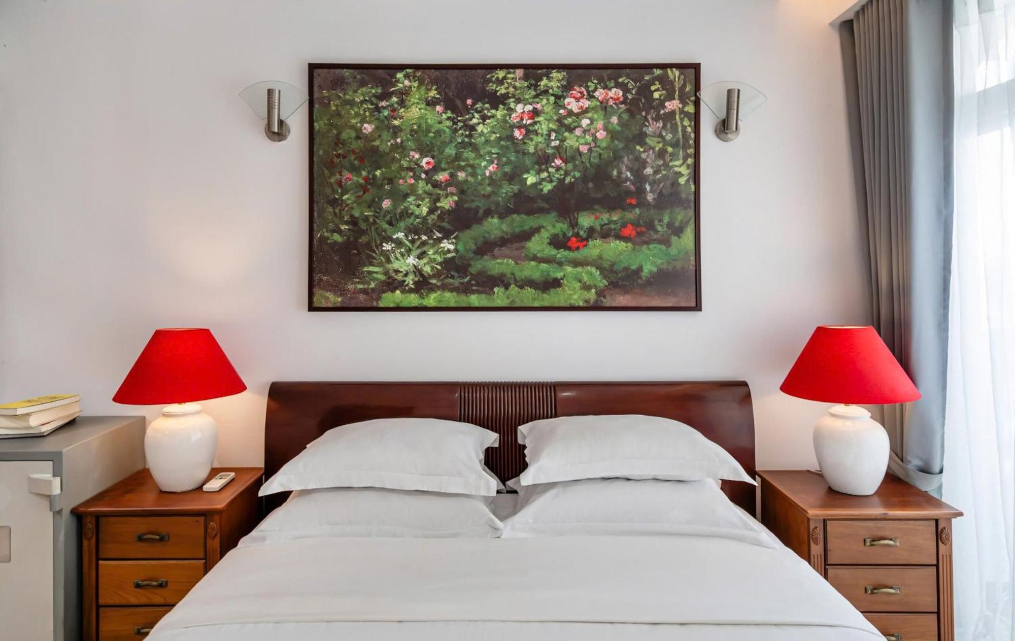 Otis - Balcony View - Steps From Bui Vien - International Plaza Building - District 1 * Ho Chi Minh City