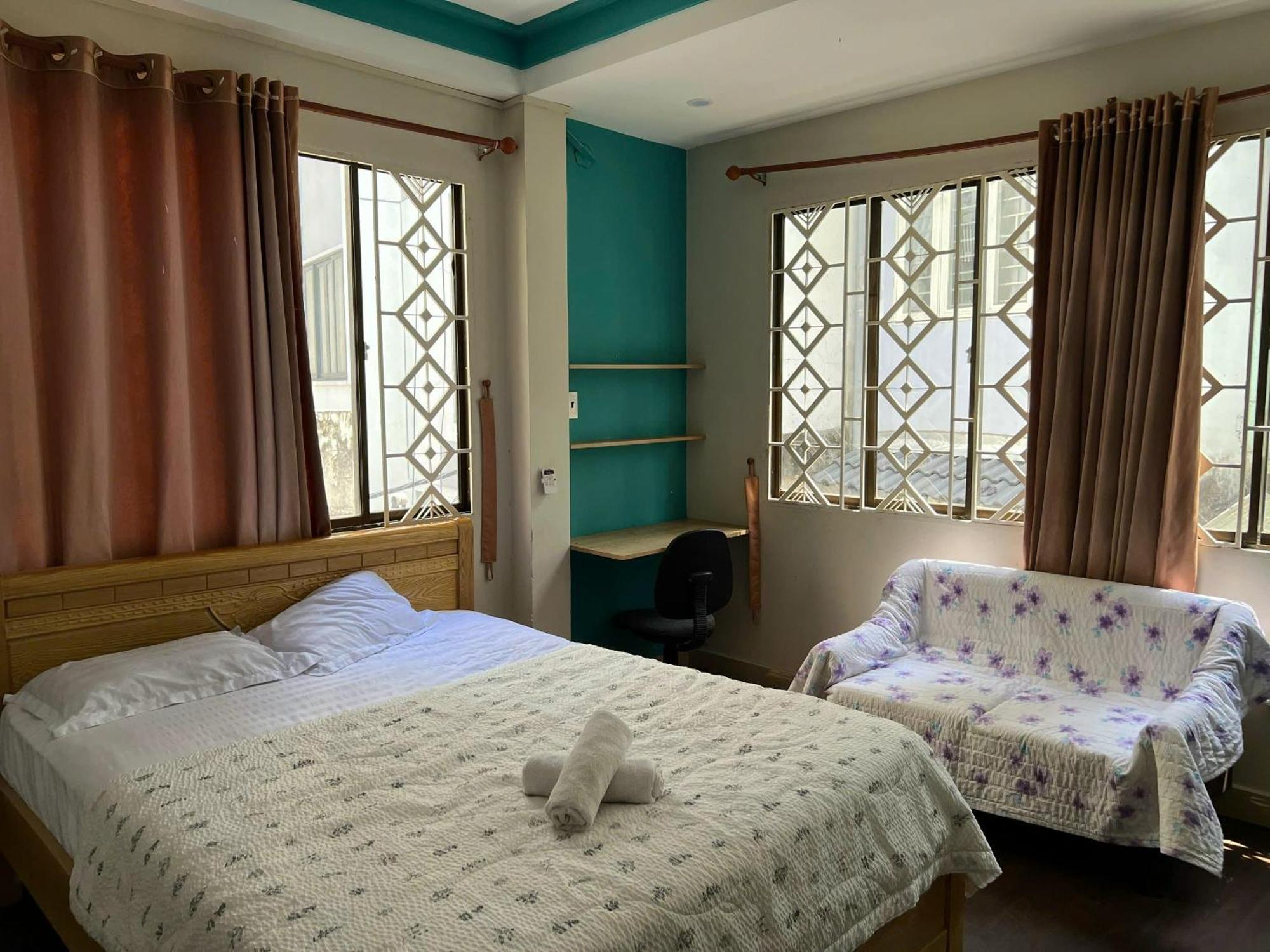 Khách sạn Vuông Tròn