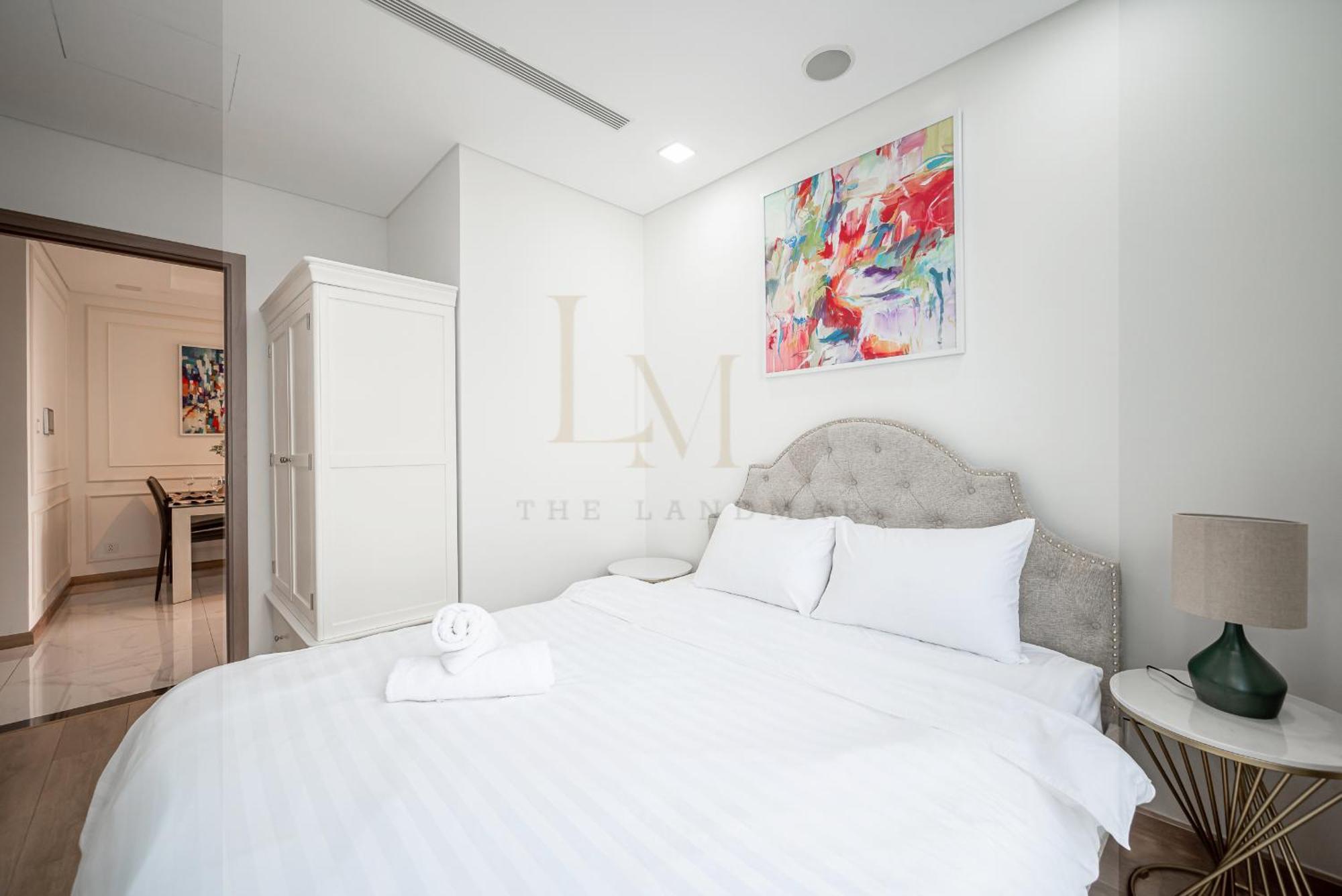 The Radisson Landmark - Vinhomes Park Apartment Ho Chi Minh City