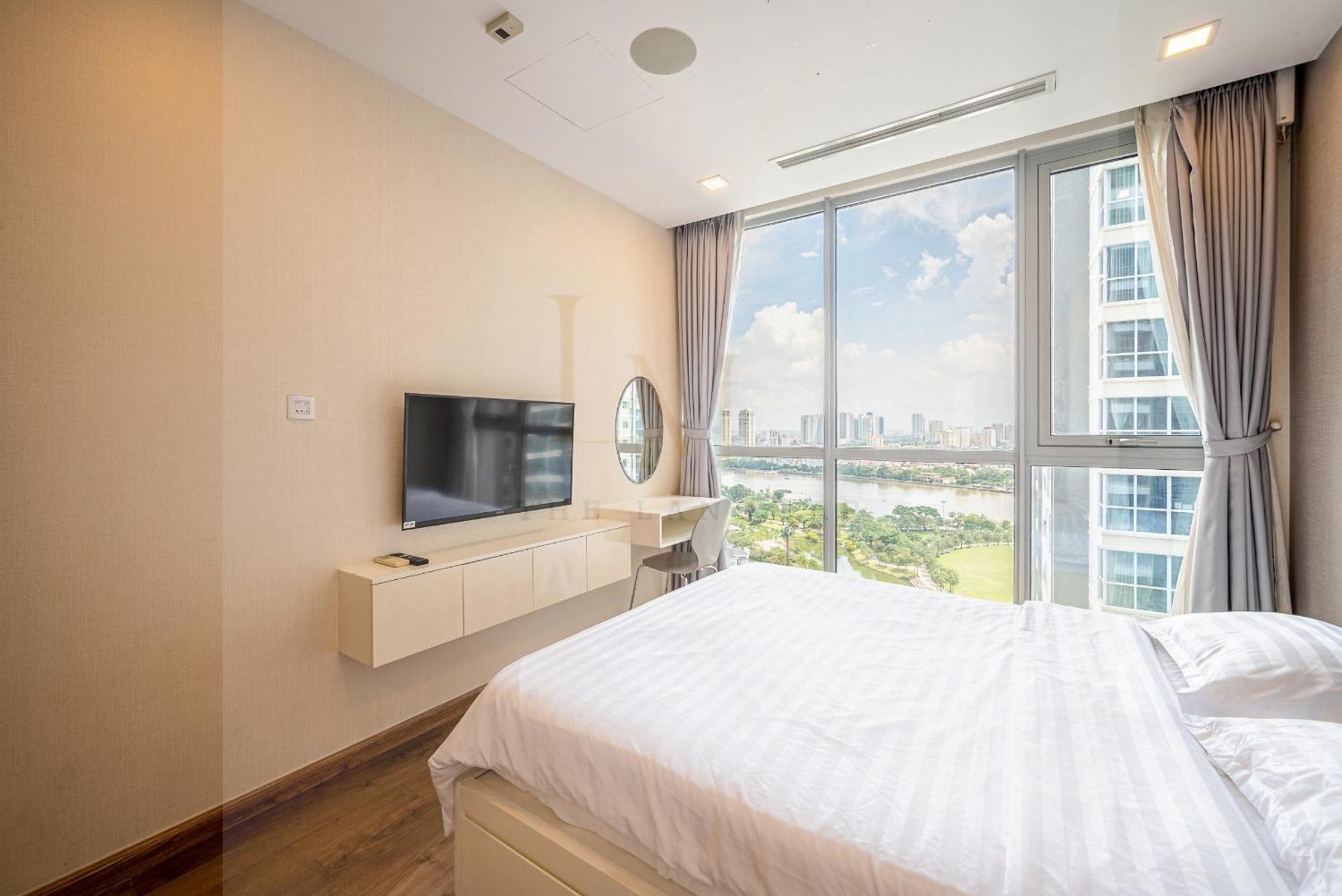The Radisson Landmark - Vinhomes Park Apartment Ho Chi Minh City