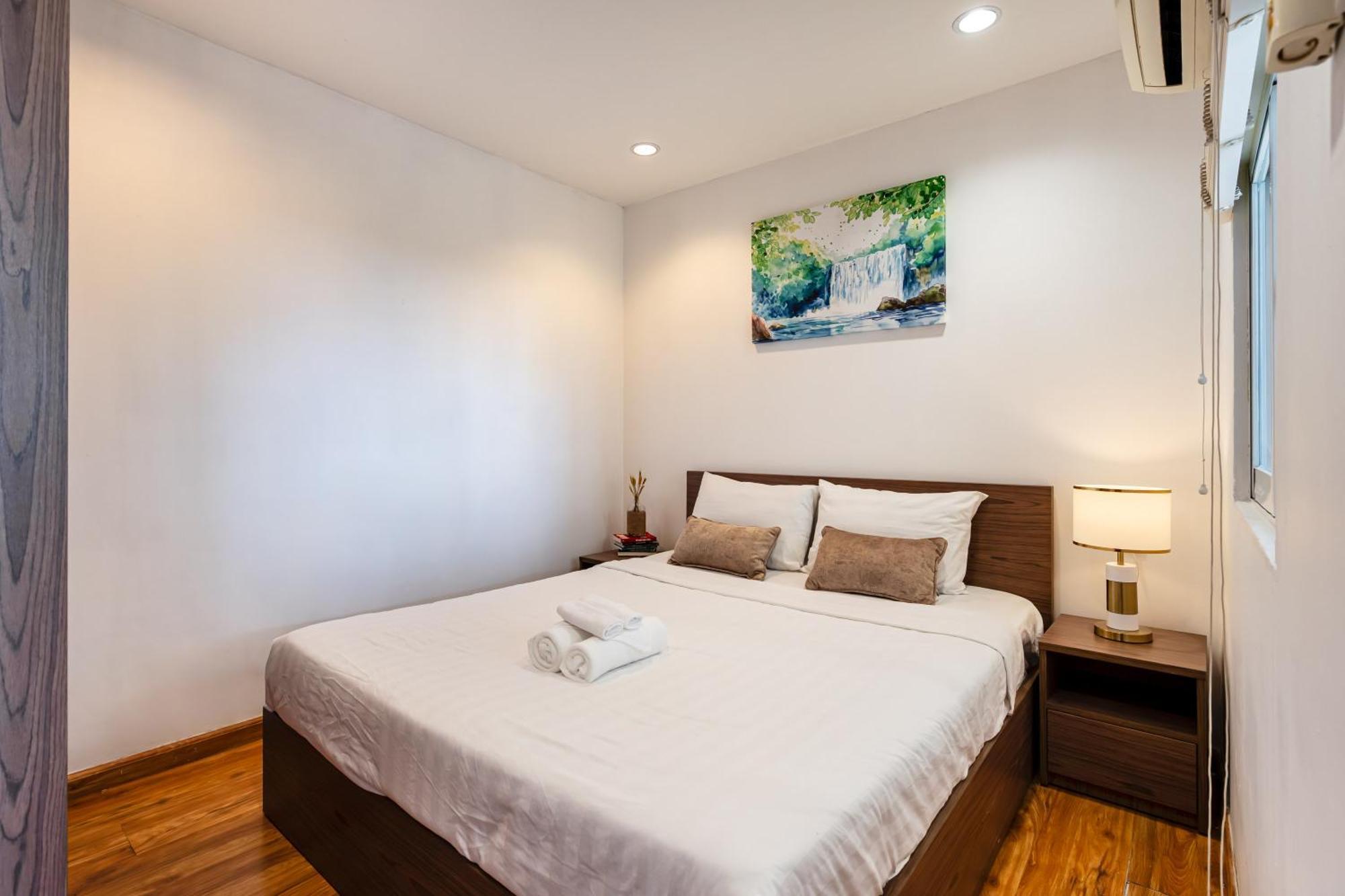 Apartment Otis - Balcony View - Steps From Bui Vien - International Plaza Building - District 1