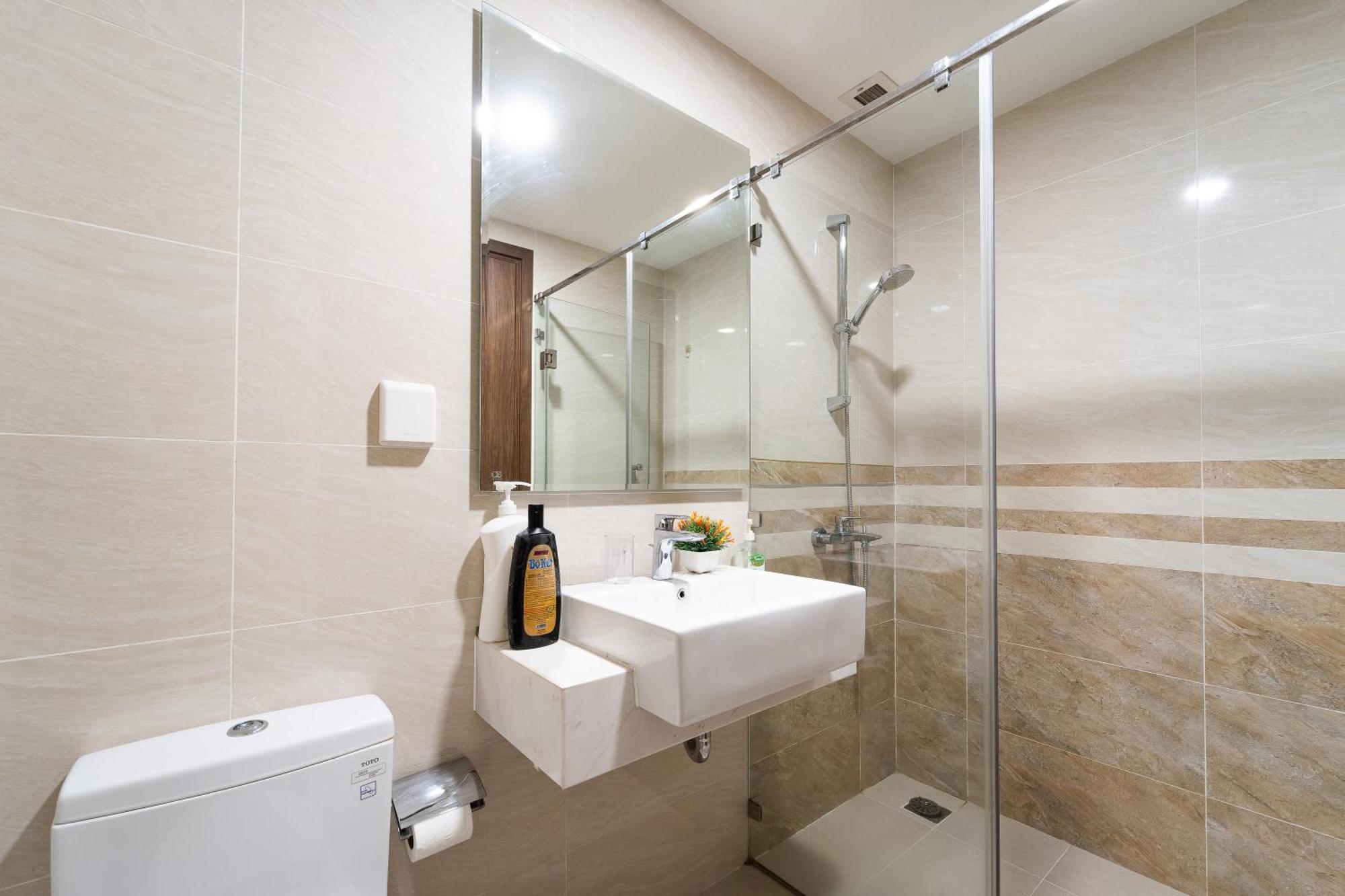 Modern Blue Retreat - Saigon Royal D4 - Hana Apartment