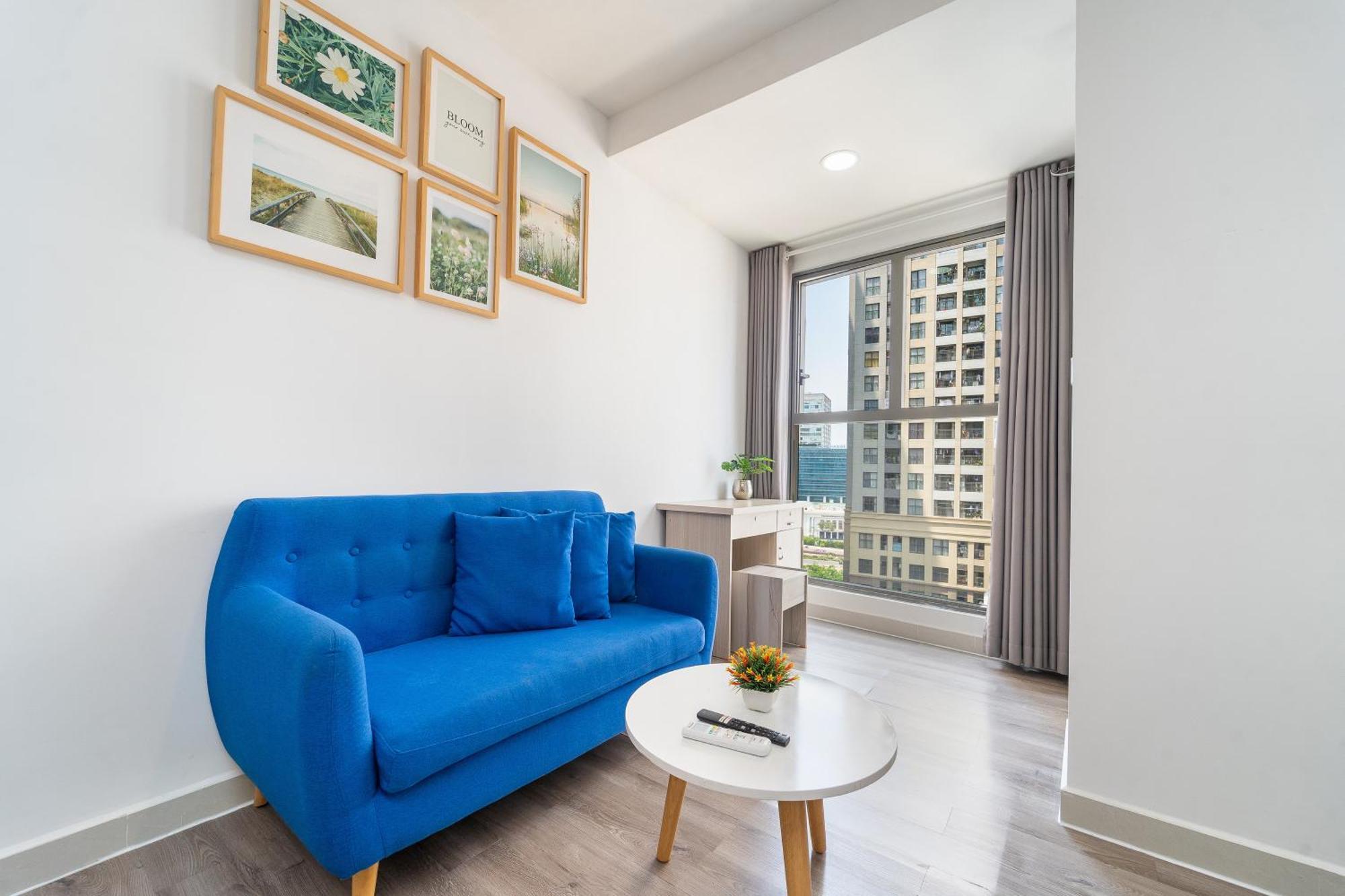 Modern Blue Retreat - Saigon Royal D4 - Hana *