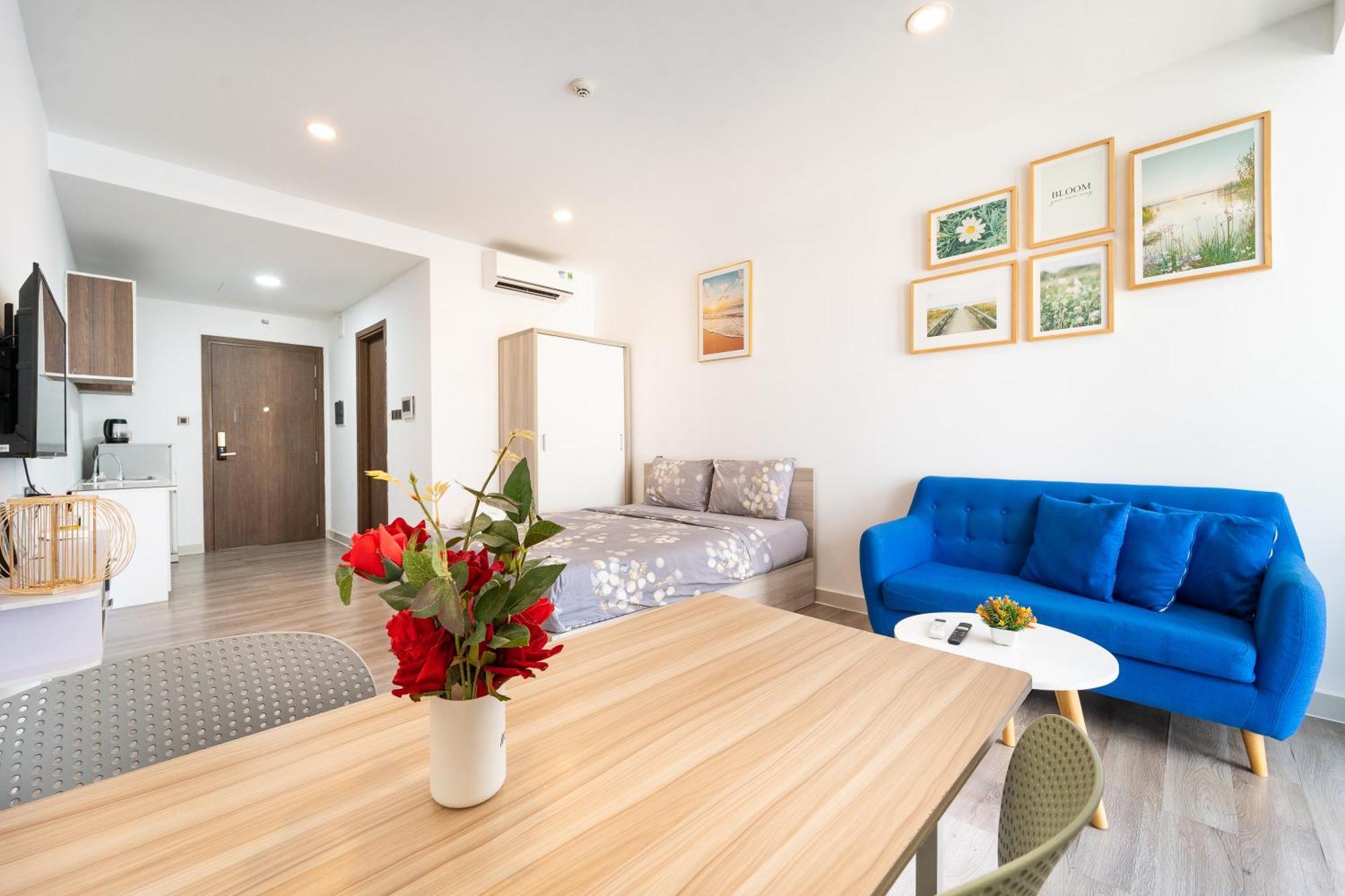 Modern Blue Retreat - Saigon Royal D4 - Hana Apartment