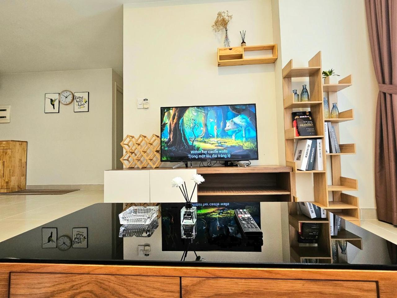 Monmon - Masteri Thao Dien - 2br - Pool View Apartment