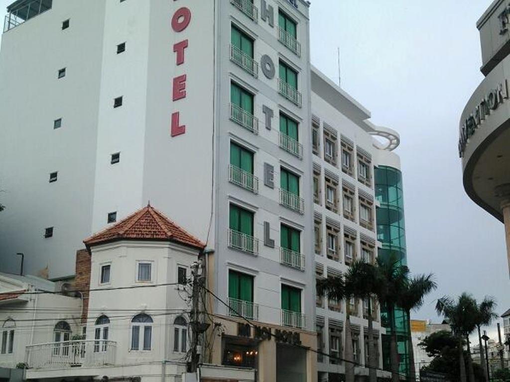 Hotel Ha Noi Near Tan Son Nhat Airport --- Free Airport Pick-up And Drop-off Available 24 A Day 3*