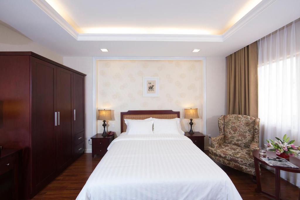 Royal Dragon Boutique Tan Binh Hotel