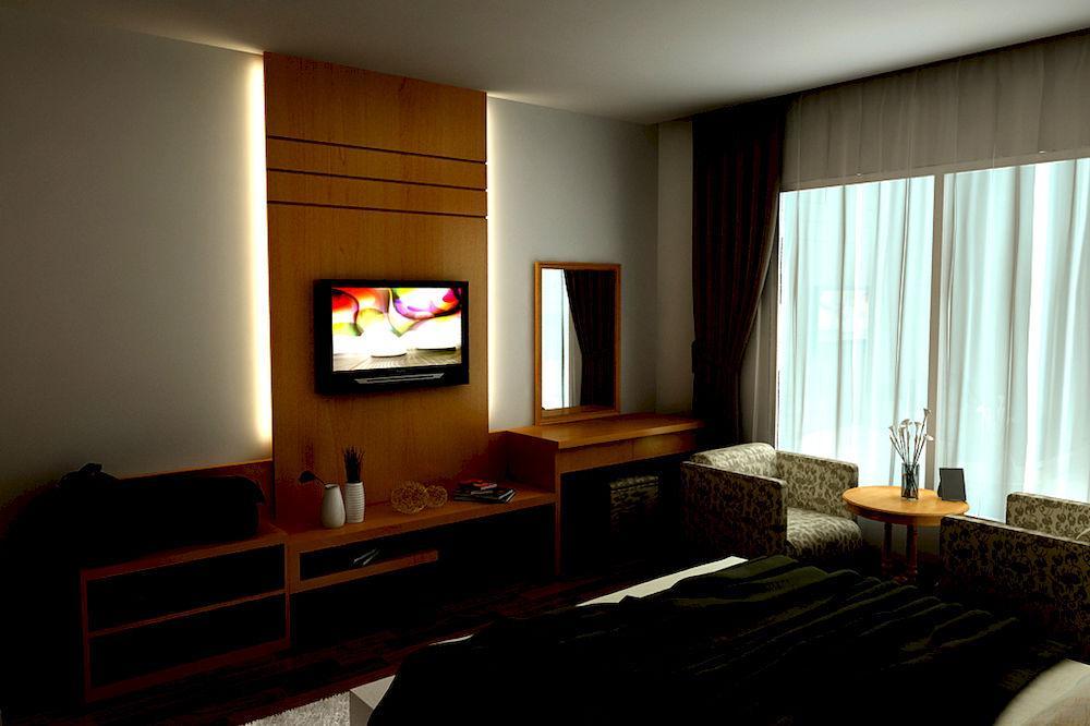 Ha Noi Near Tan Son Nhat Airport --- Free Airport Pick-up And Drop-off Available 24 A Day Hotel