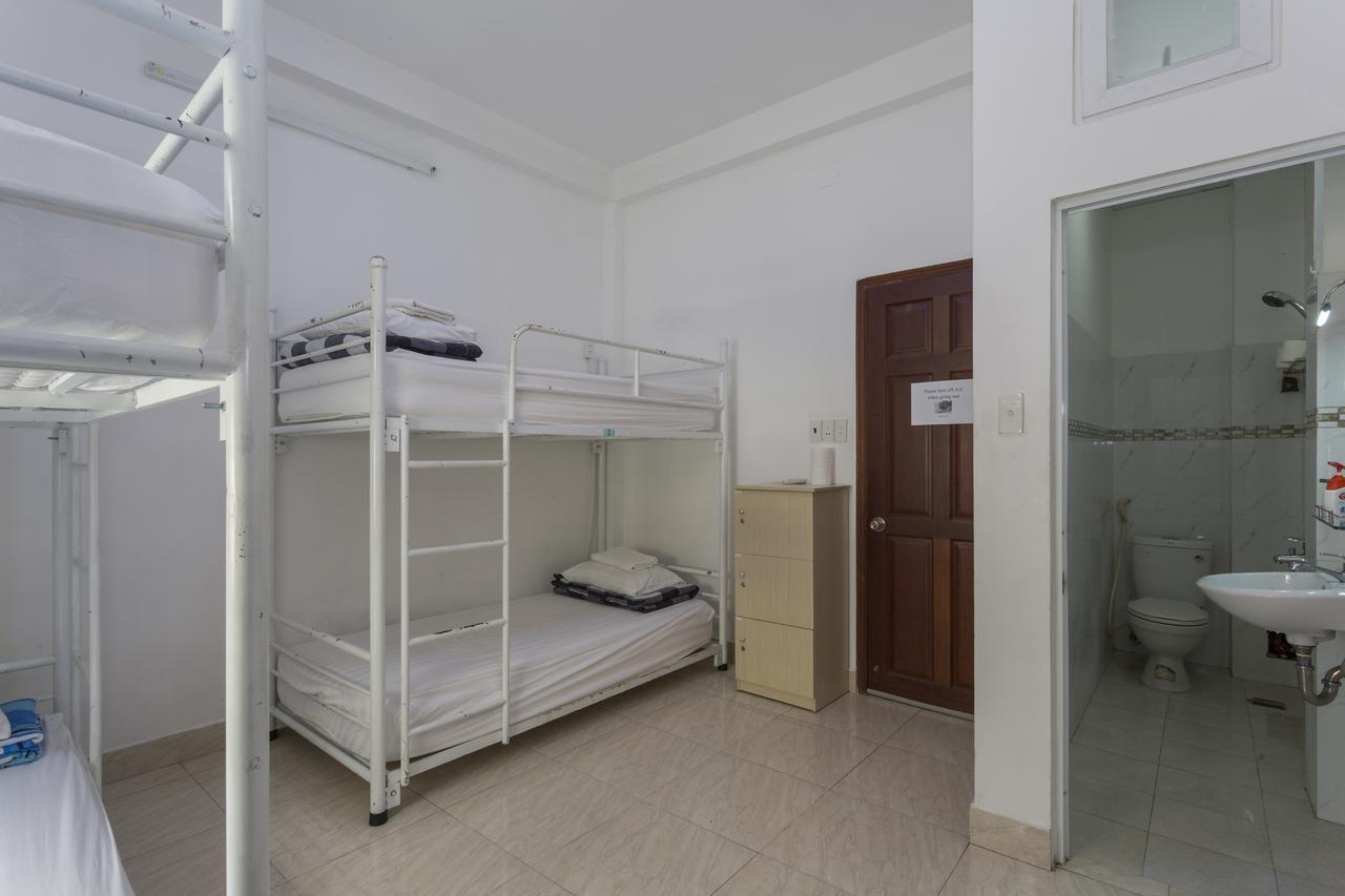 La Saigon Hostel *