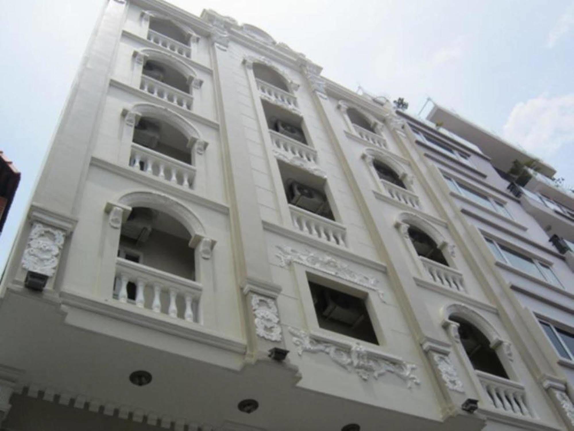 Golden View Saigon 2*