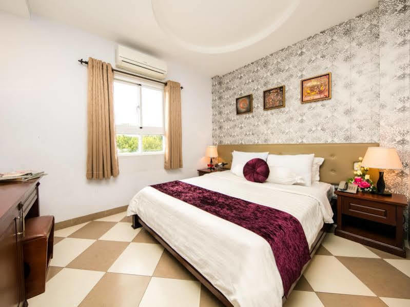 Quy Hung Hotel Central