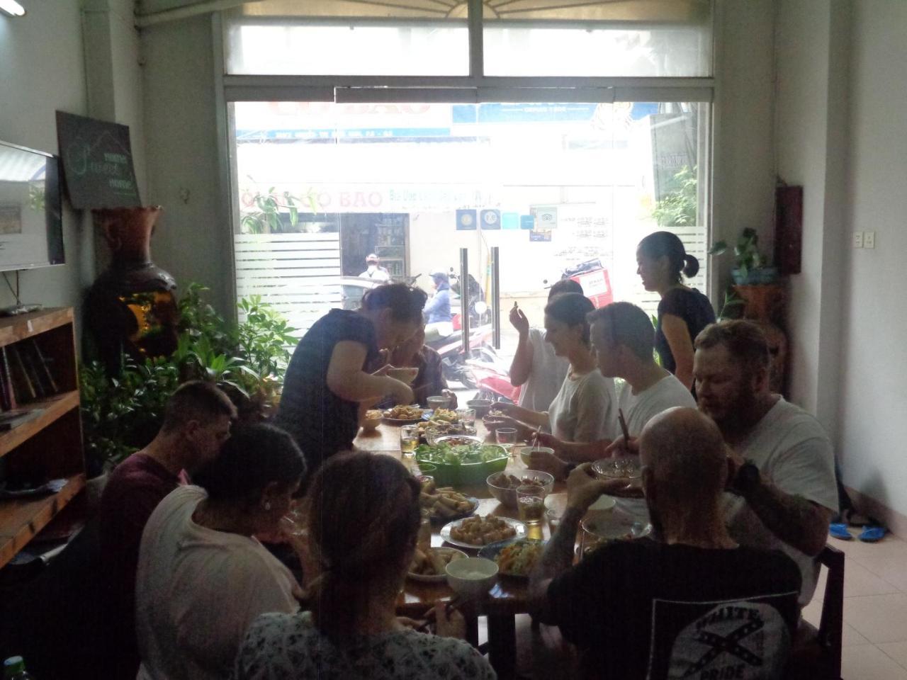 Ms Yang 2 - Cook Homestay *
