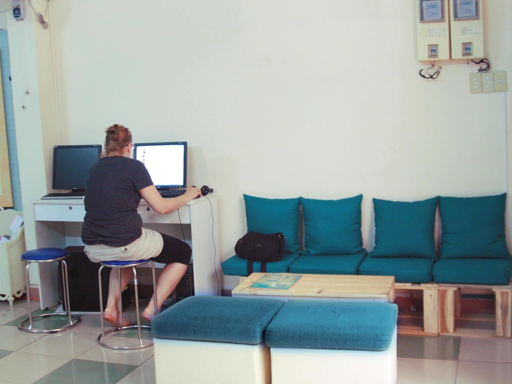 Hostel Khoi *