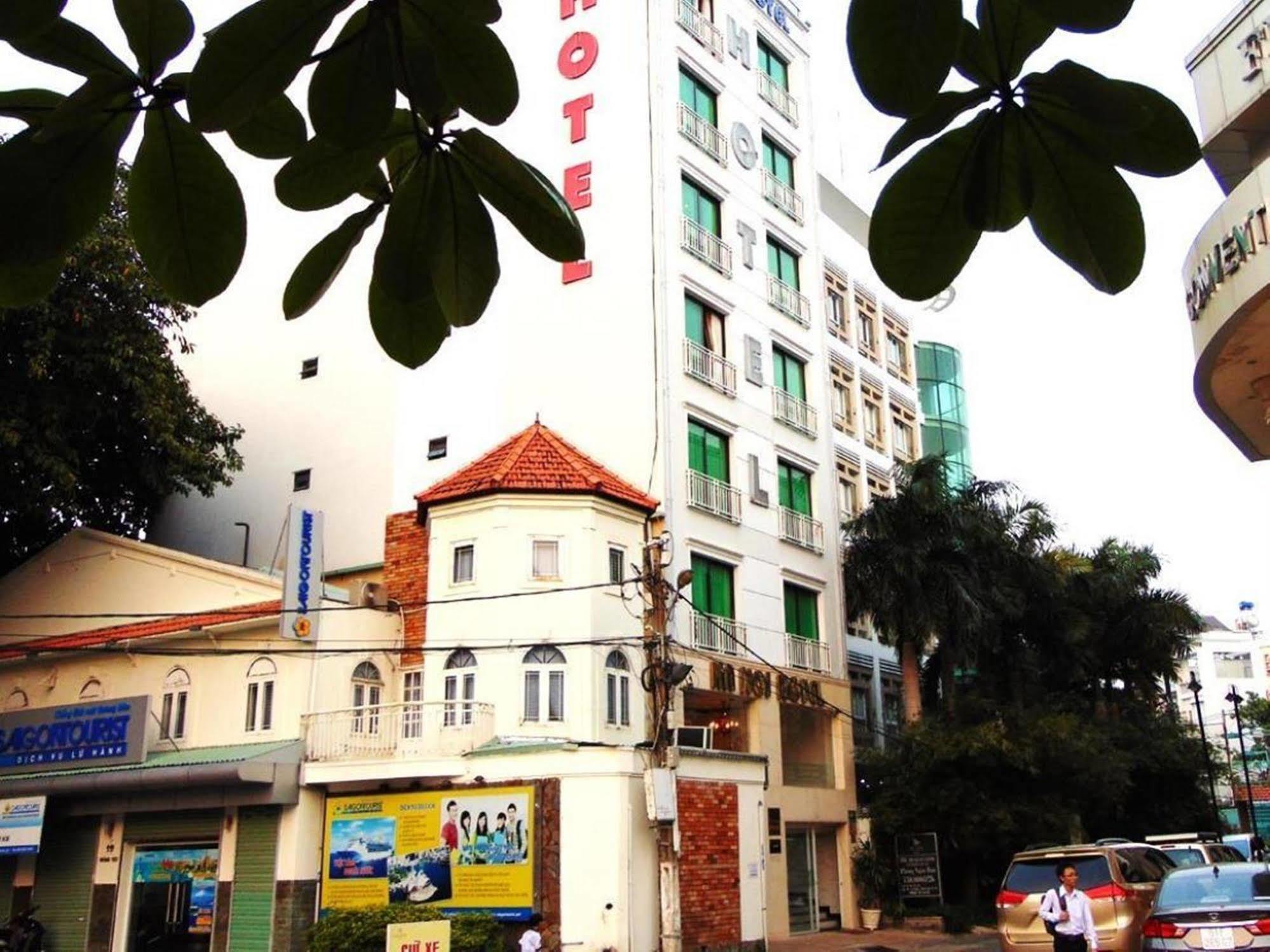 Ha Noi Near Tan Son Nhat Airport --- Free Airport Pick-up And Drop-off Available 24 A Day Hotel 3*