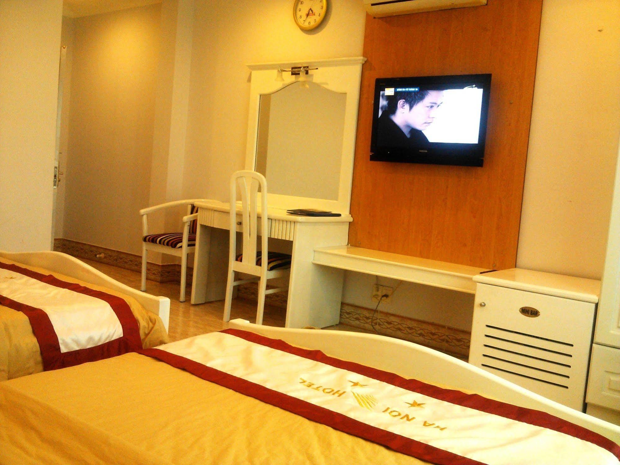 Hotel Ha Noi Near Tan Son Nhat Airport --- Free Airport Pick-up And Drop-off Available 24 A Day Ho Chi Minh City