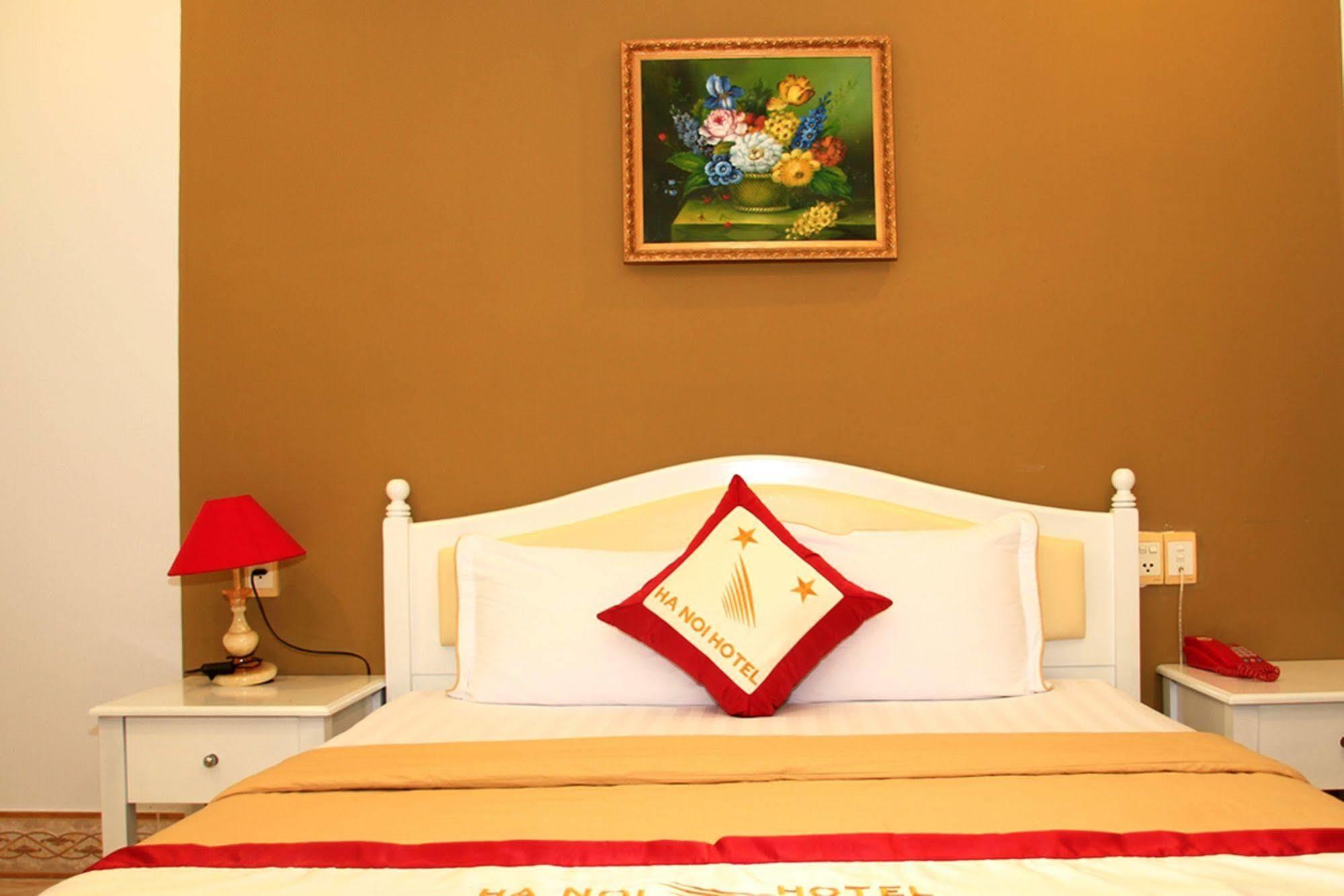 Hotel Ha Noi Near Tan Son Nhat Airport --- Free Airport Pick-up And Drop-off Available 24 A Day 3*