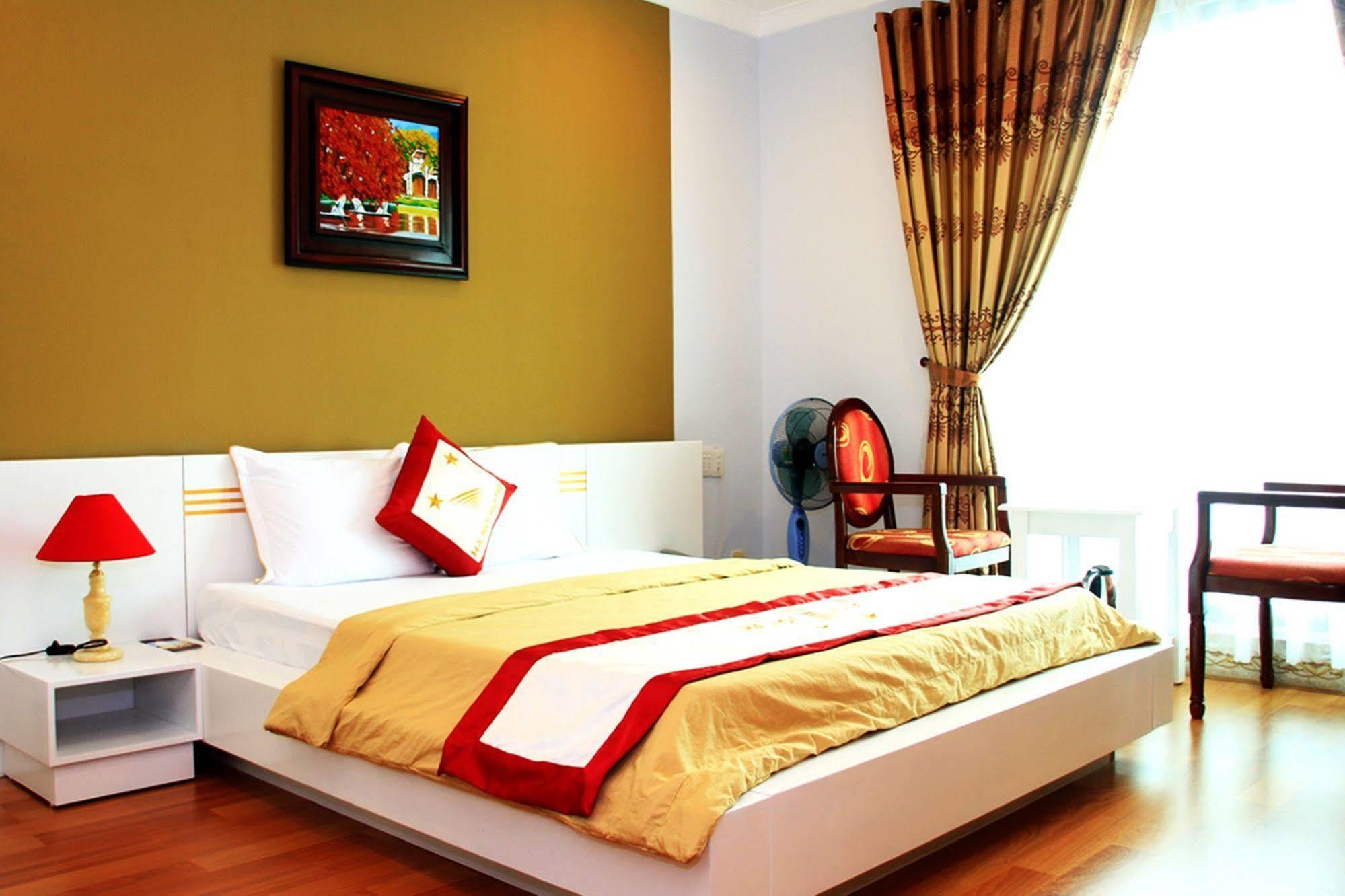 Ha Noi Near Tan Son Nhat Airport --- Free Airport Pick-up And Drop-off Available 24 A Day 3* Ho Chi Minh City