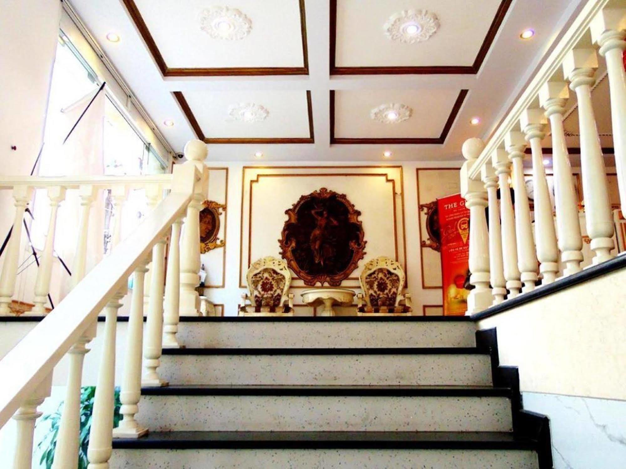 Ha Noi Near Tan Son Nhat Airport --- Free Airport Pick-up And Drop-off Available 24 A Day Hotel