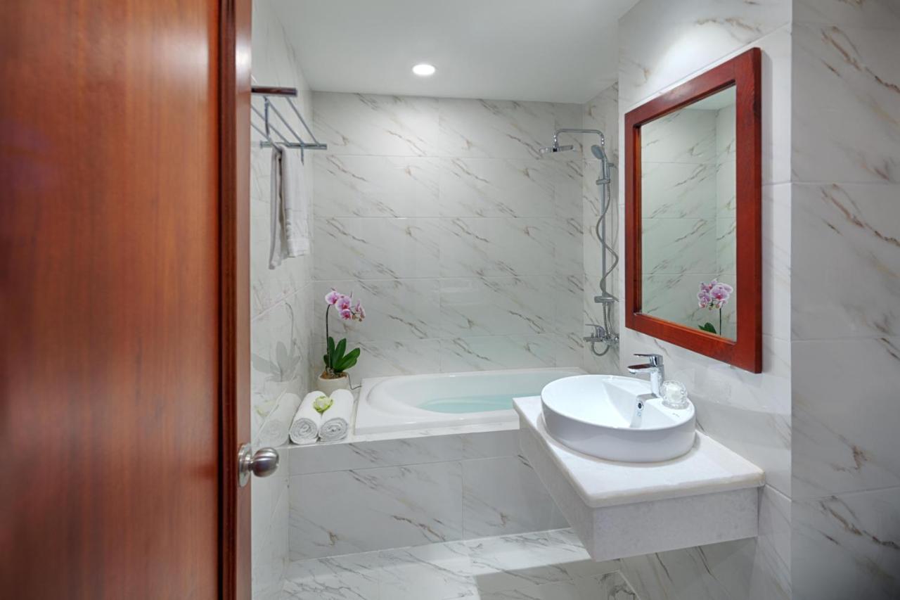 Khách sạn Happy Life Grand & Rooftop Skybar 4*