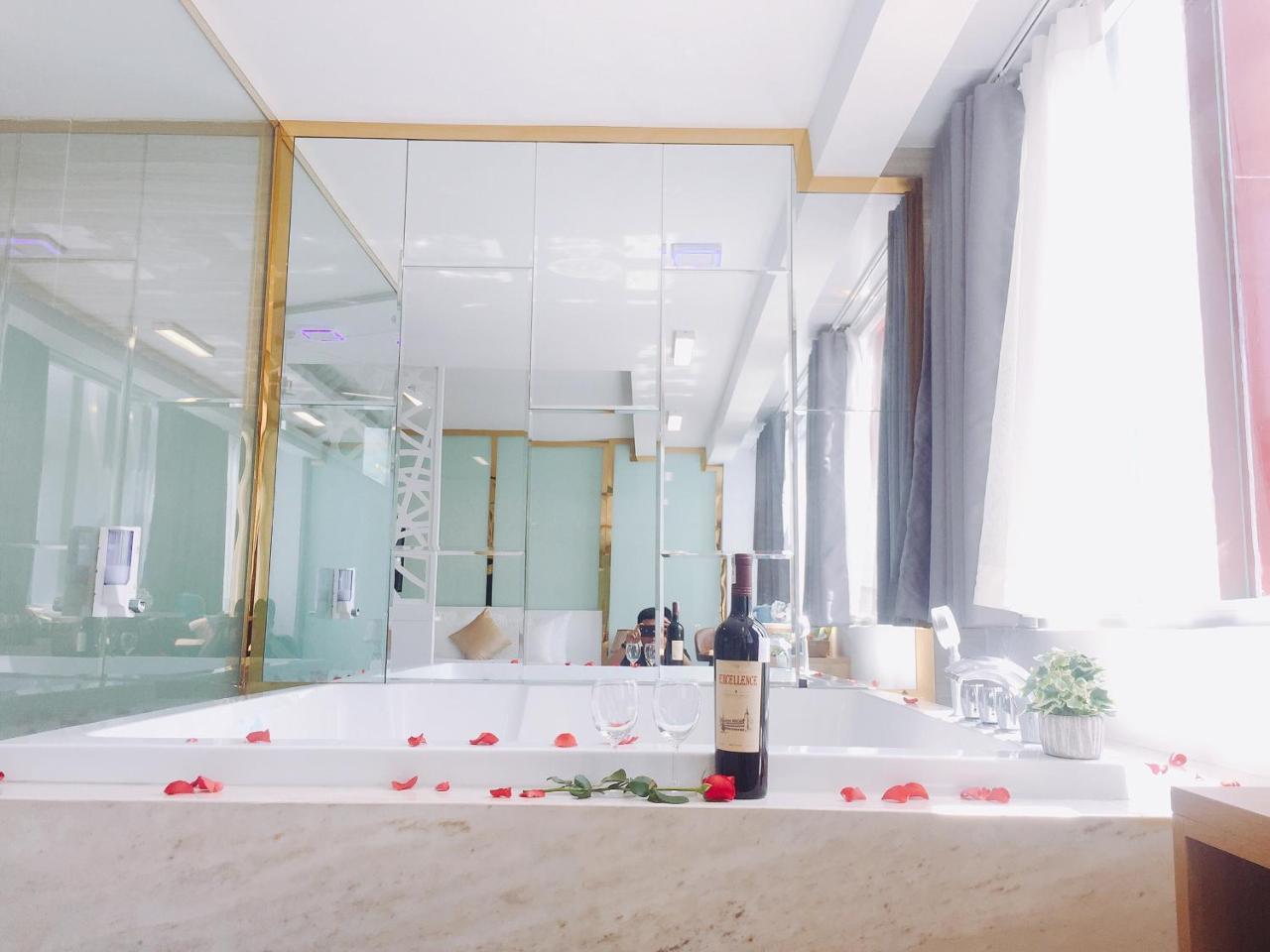 Hong Bao Thach Hotel 3*