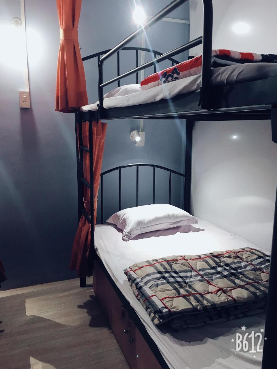Sky House Hostel *
