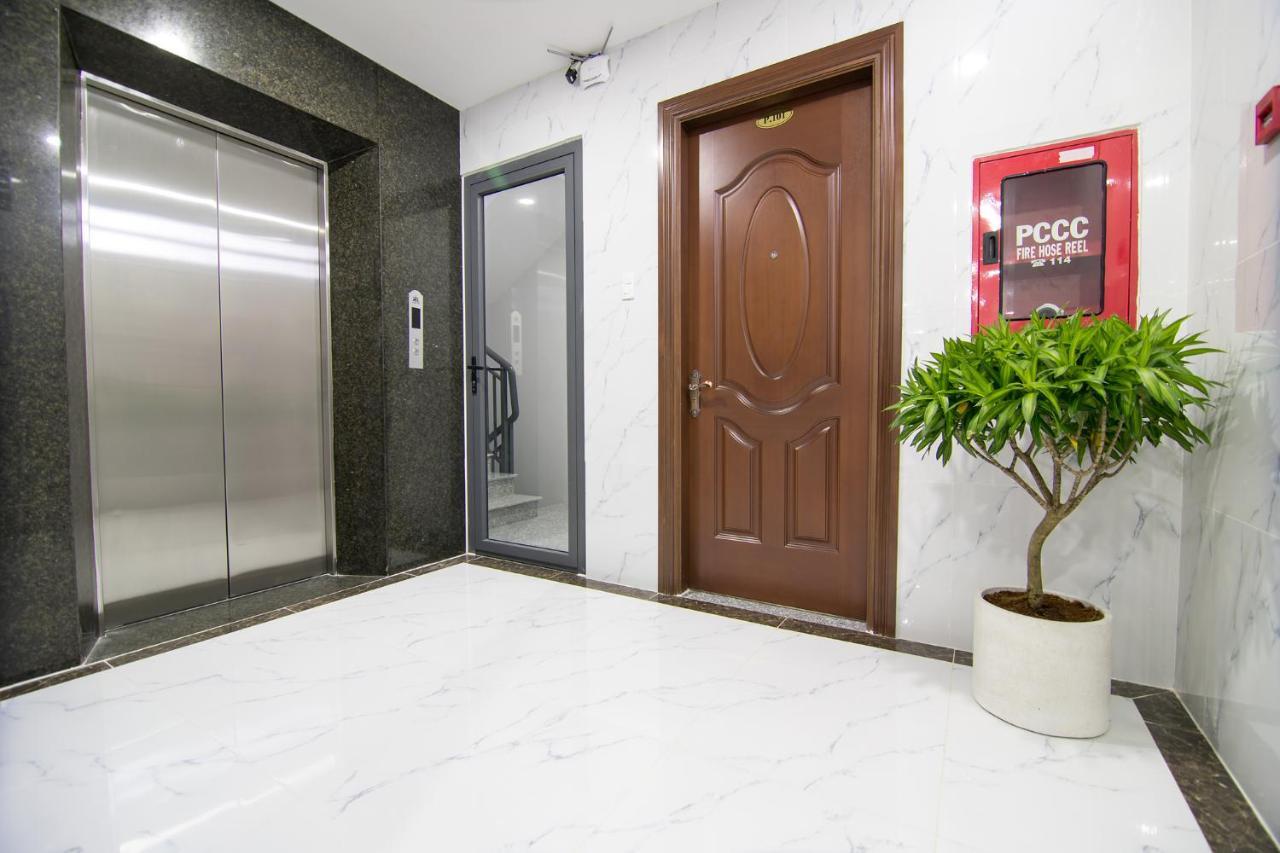 Hotel The Jade Near Tan Son Nhat Airport