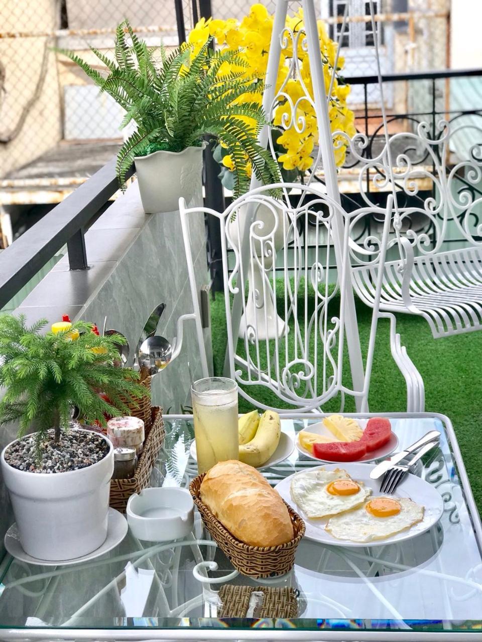 Louis - Bui Vien Walking Street Bed & Breakfast 2*