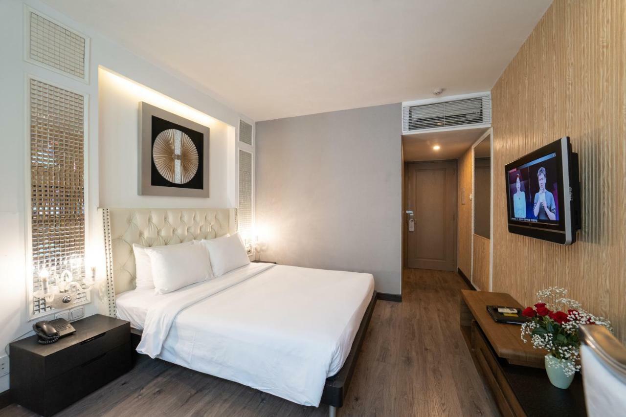 Khách sạn The White 8a Thái Văn Lung TP. Hồ Chí Minh
