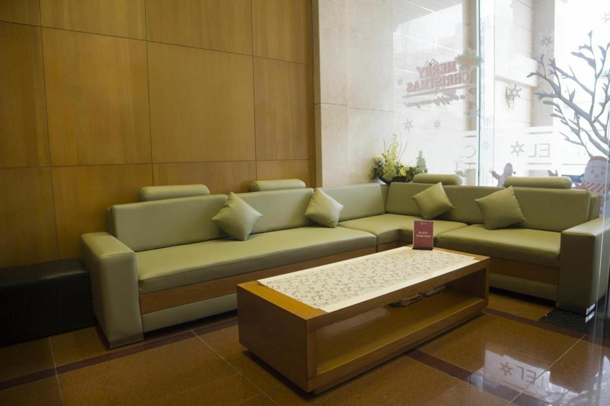 Morning Airport - Bach Dang Hotel 3*
