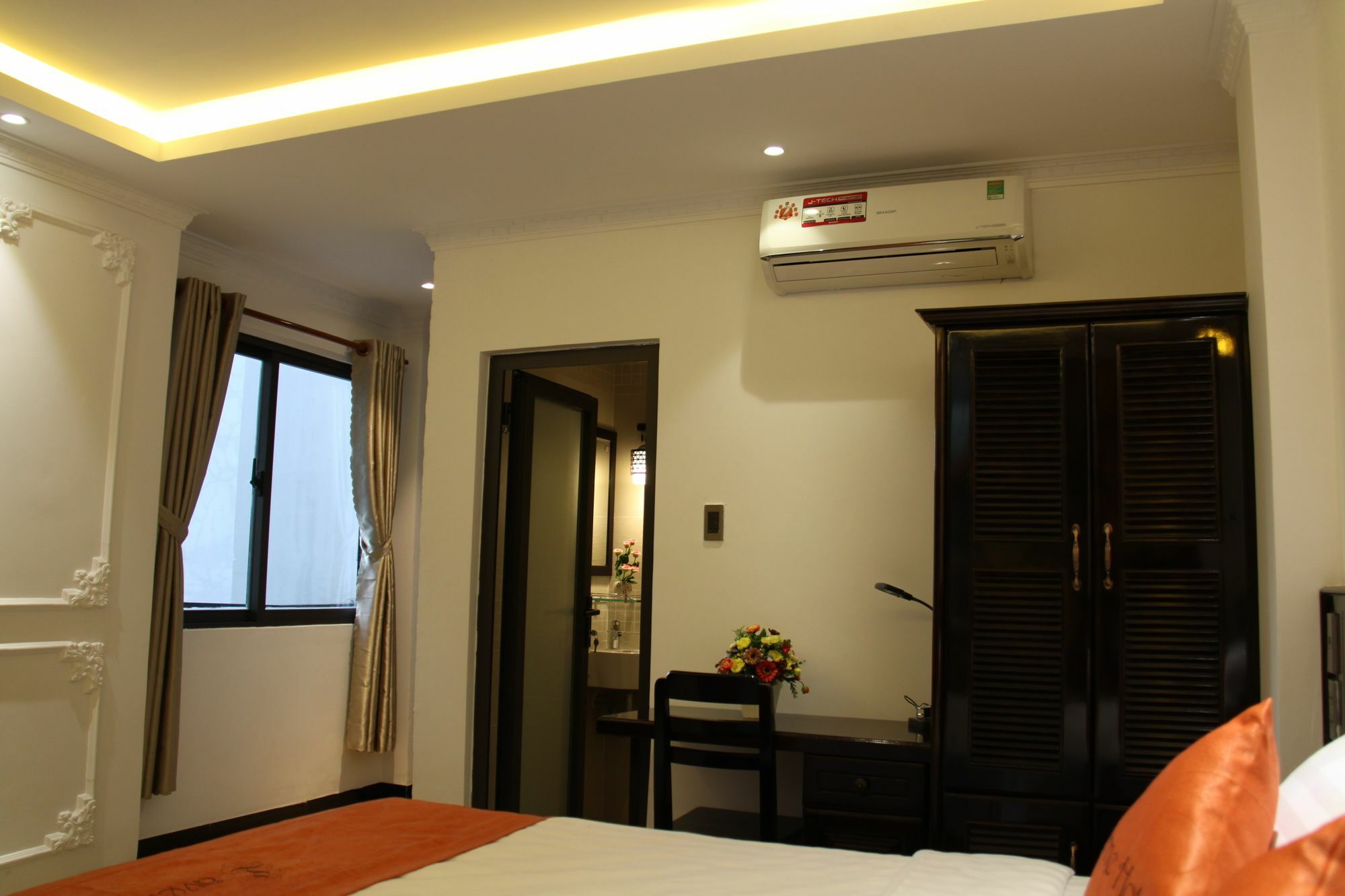 Lotus Laverne Hotel 3*