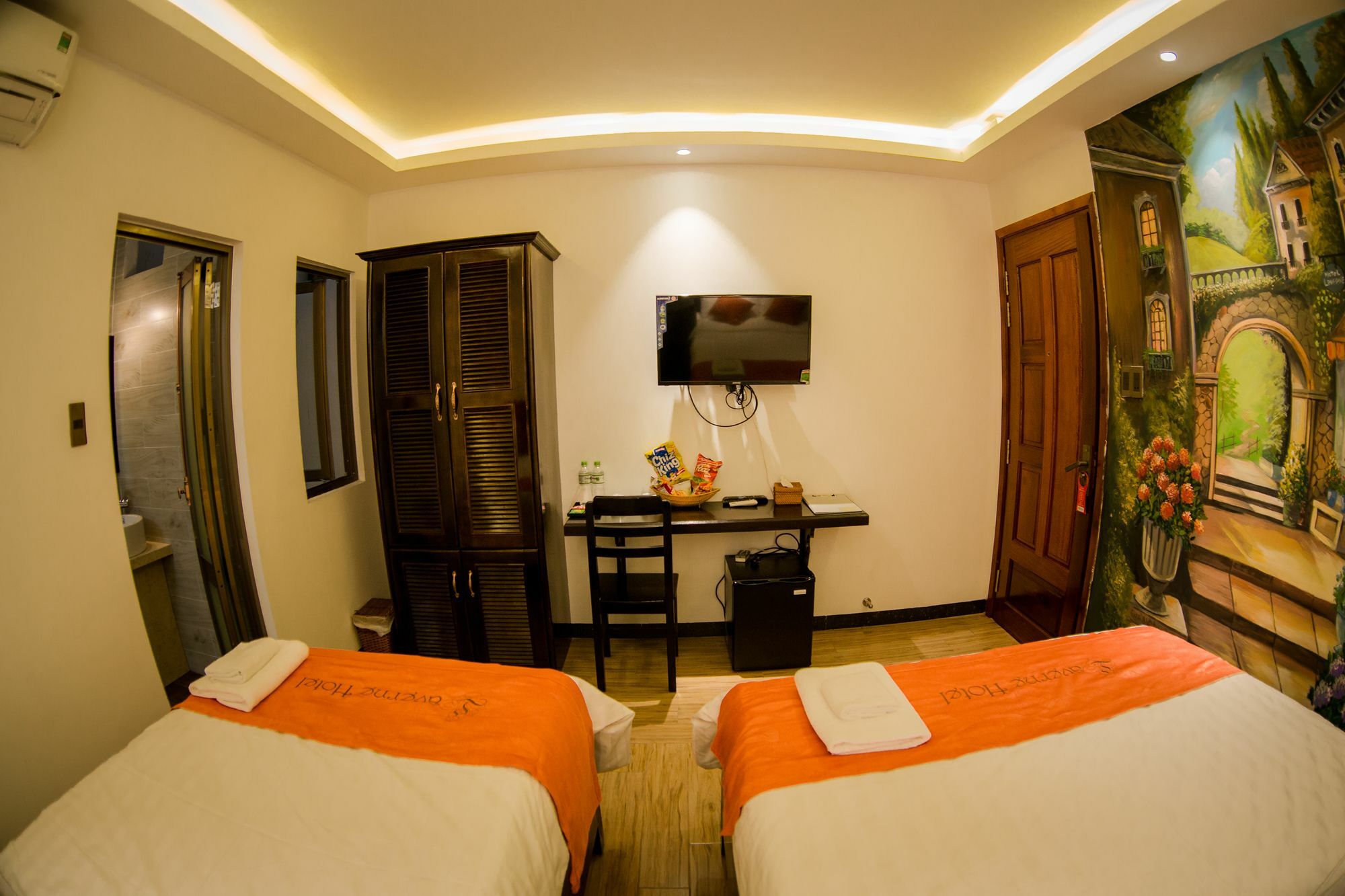 Hotel Lotus Laverne 3*