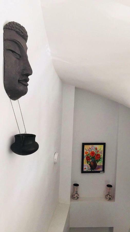 Khách sạn Vuông Tròn