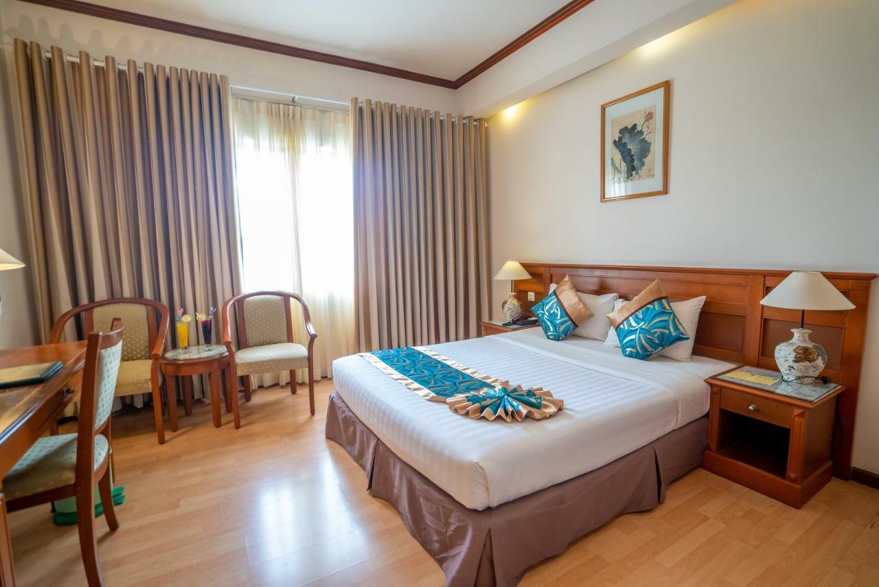Oscar Saigon 4*
