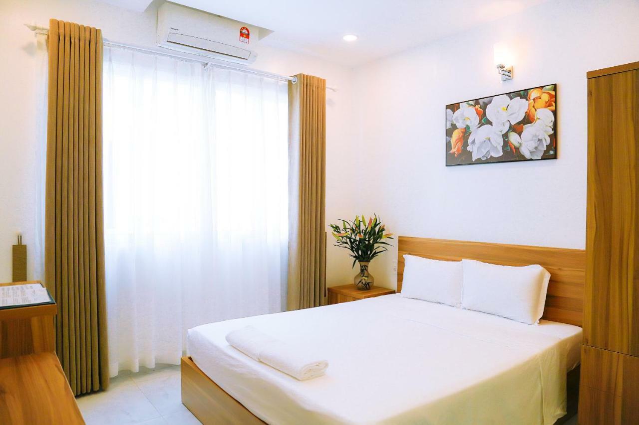 Louis - Bui Vien Walking Street Bed & Breakfast 2*
