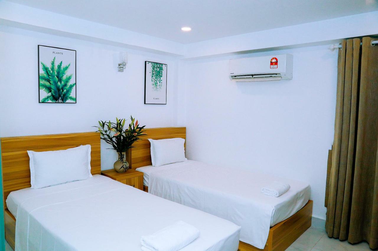 Louis - Bui Vien Walking Street Bed & Breakfast 2*