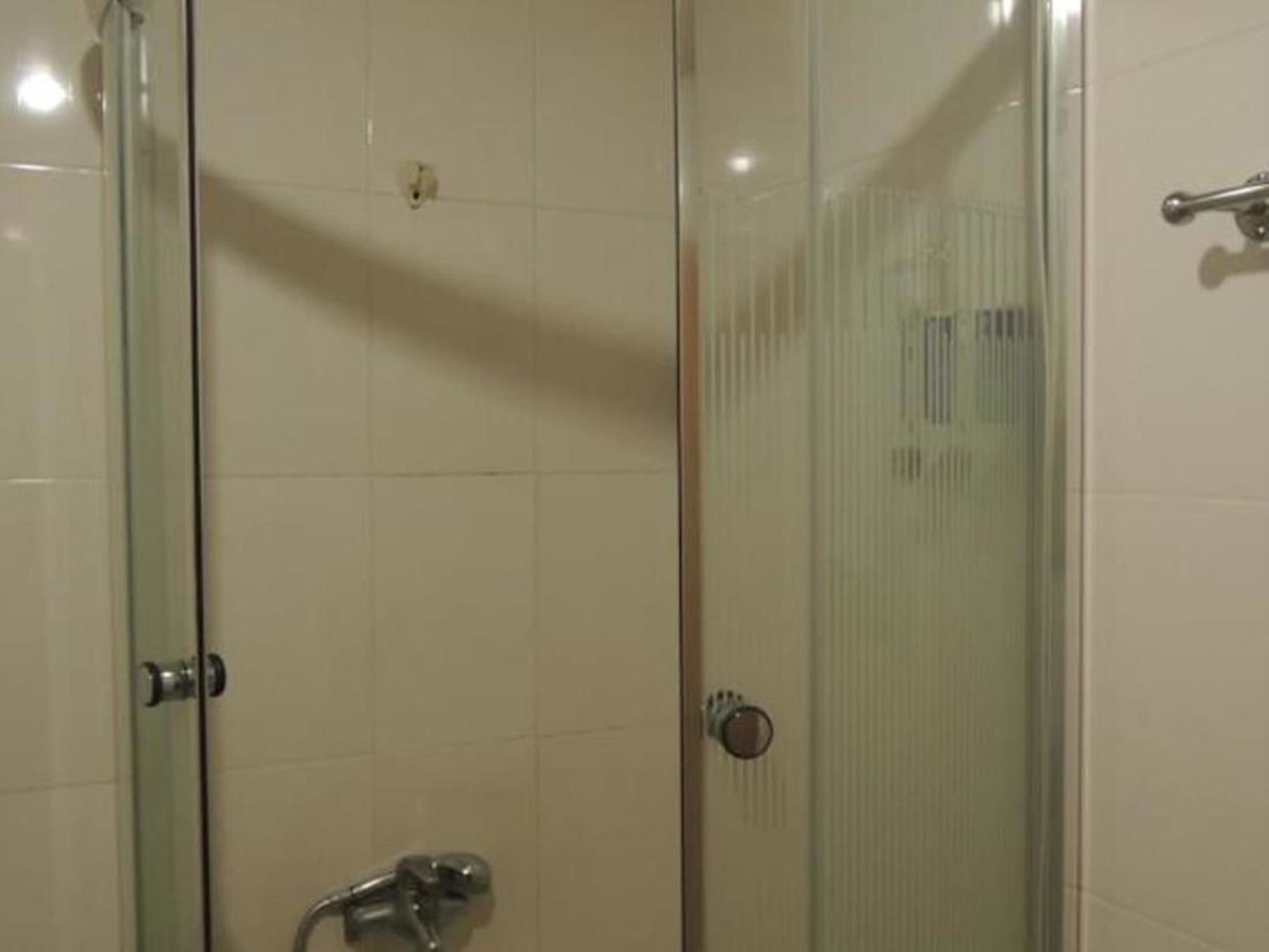 Phung Long Hotel *