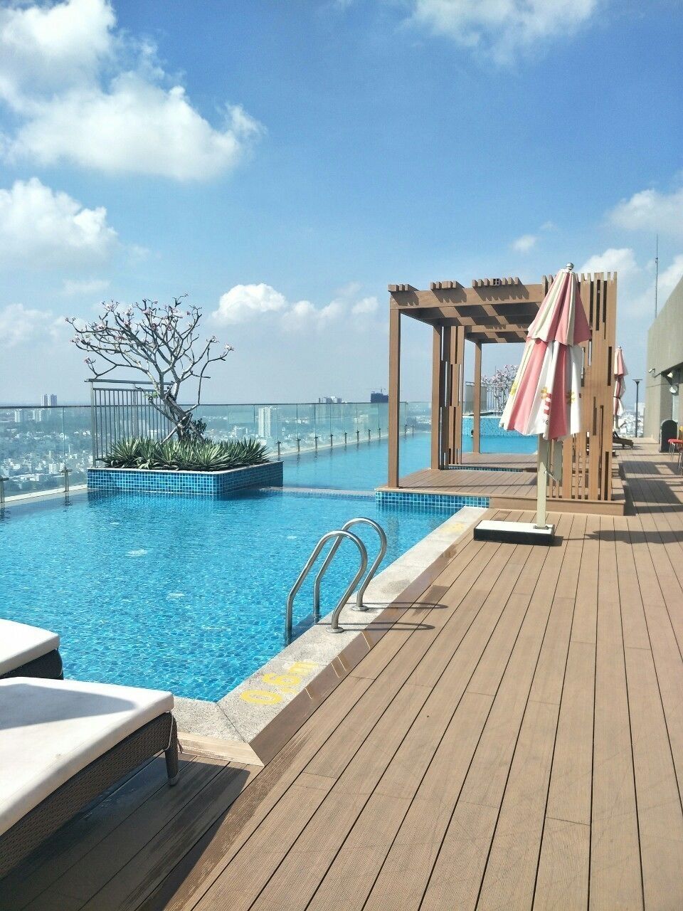 Apartment The Gold View - Thao *