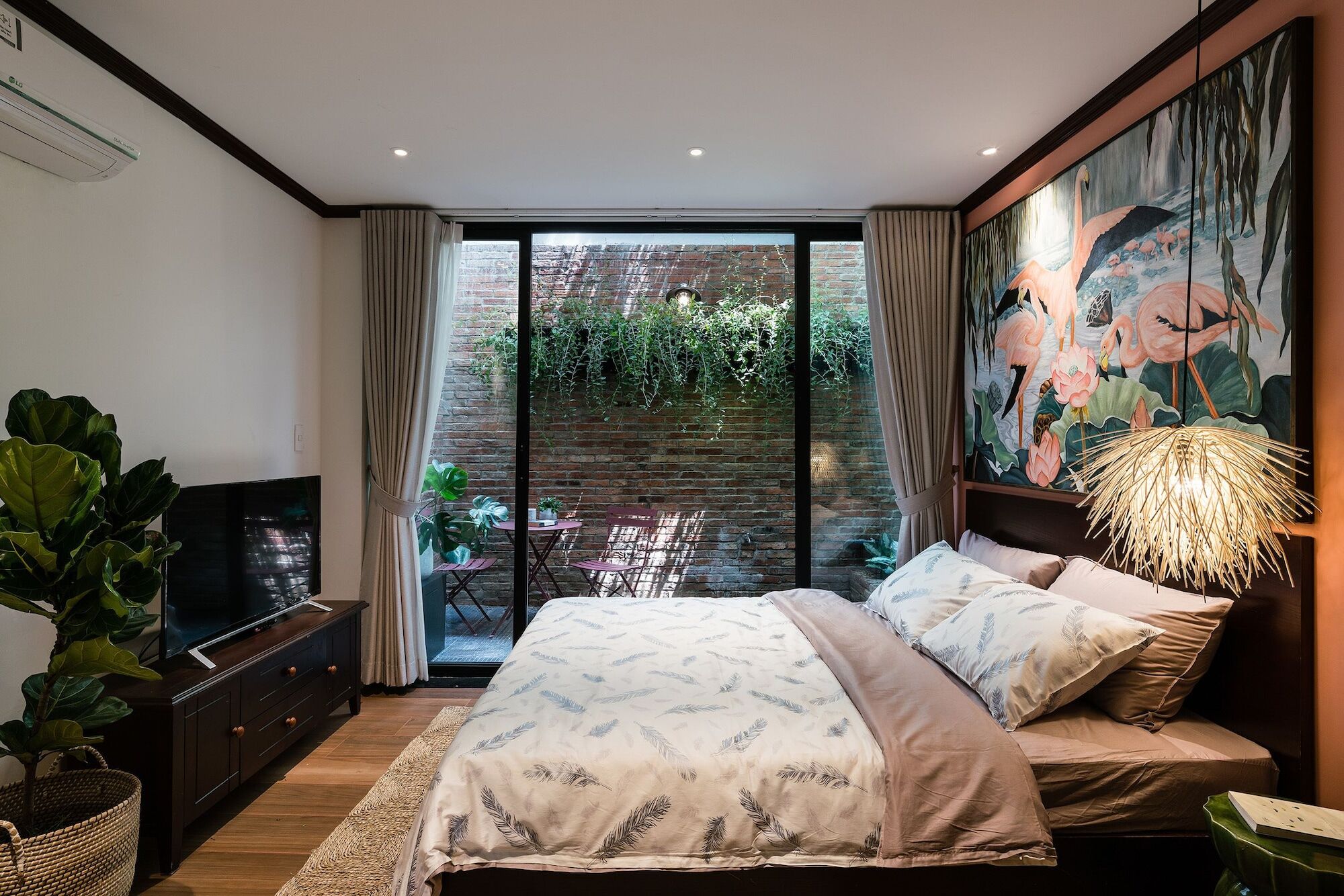 Apartment Triple E House *