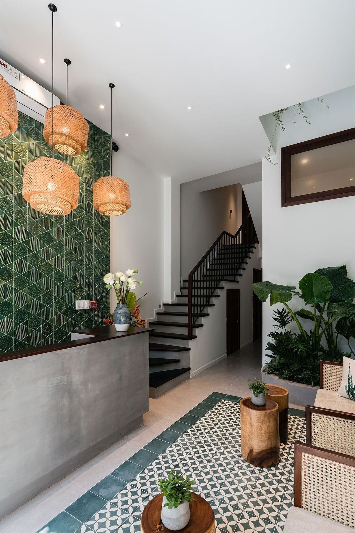 Apartment Triple E House *