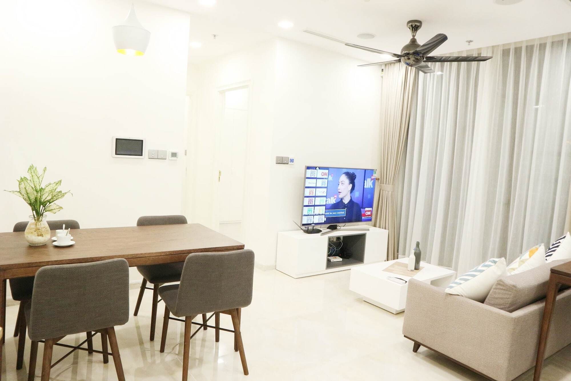 Vinhomes Golden River P'house *