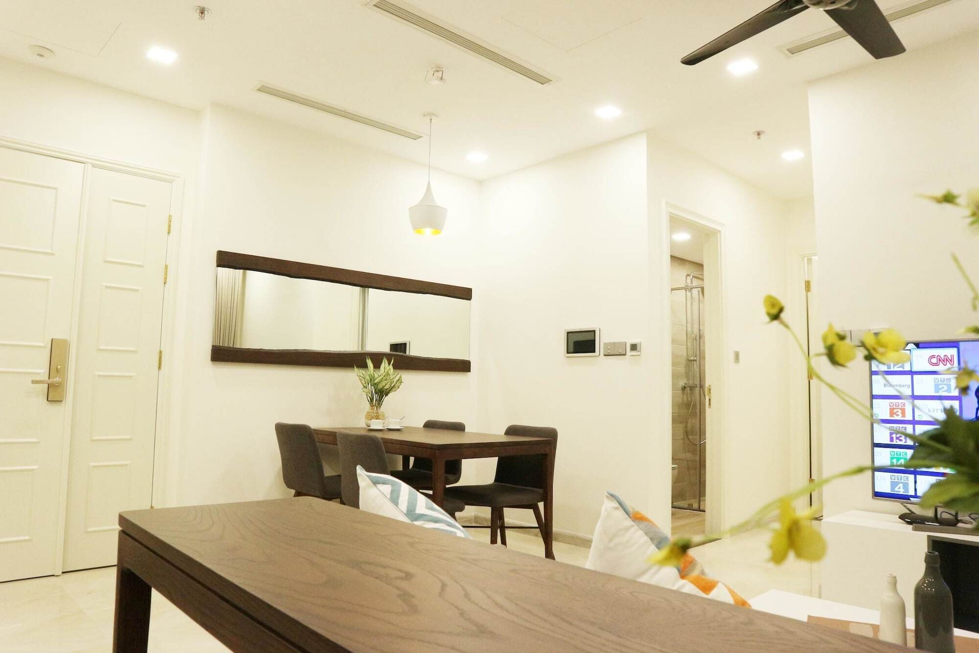 Vinhomes Golden River P'house Apartment
