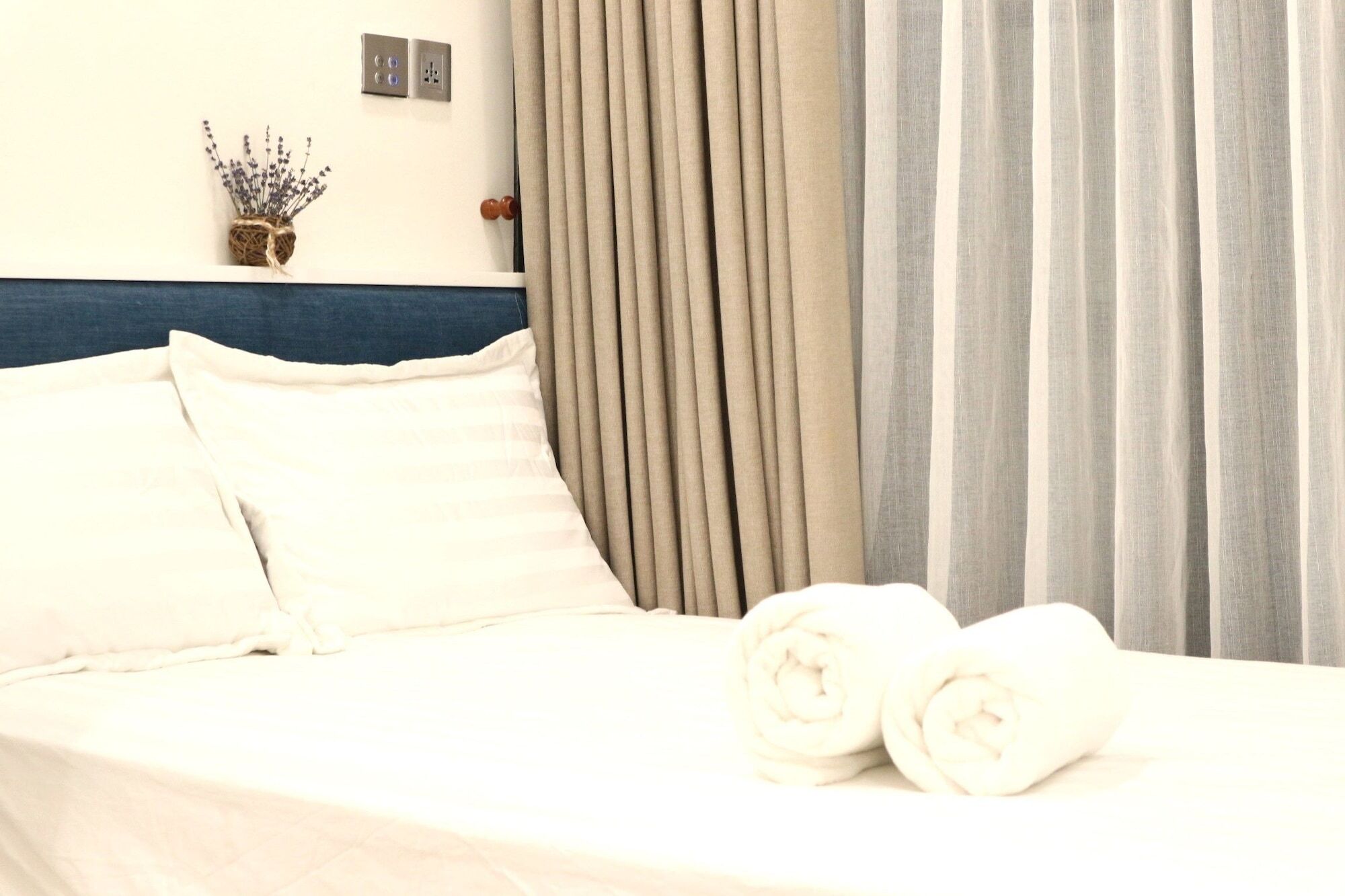 Vinhomes Golden River P'house Apartment *