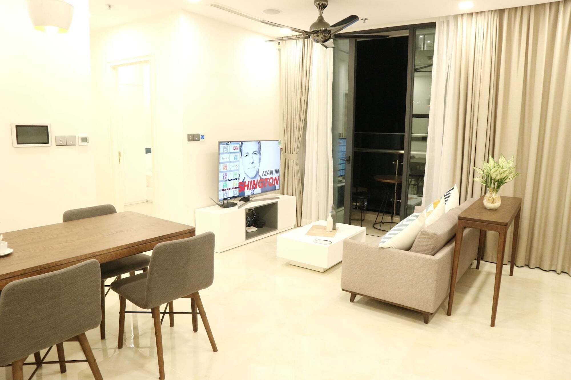 Apartment Vinhomes Golden River P'house *