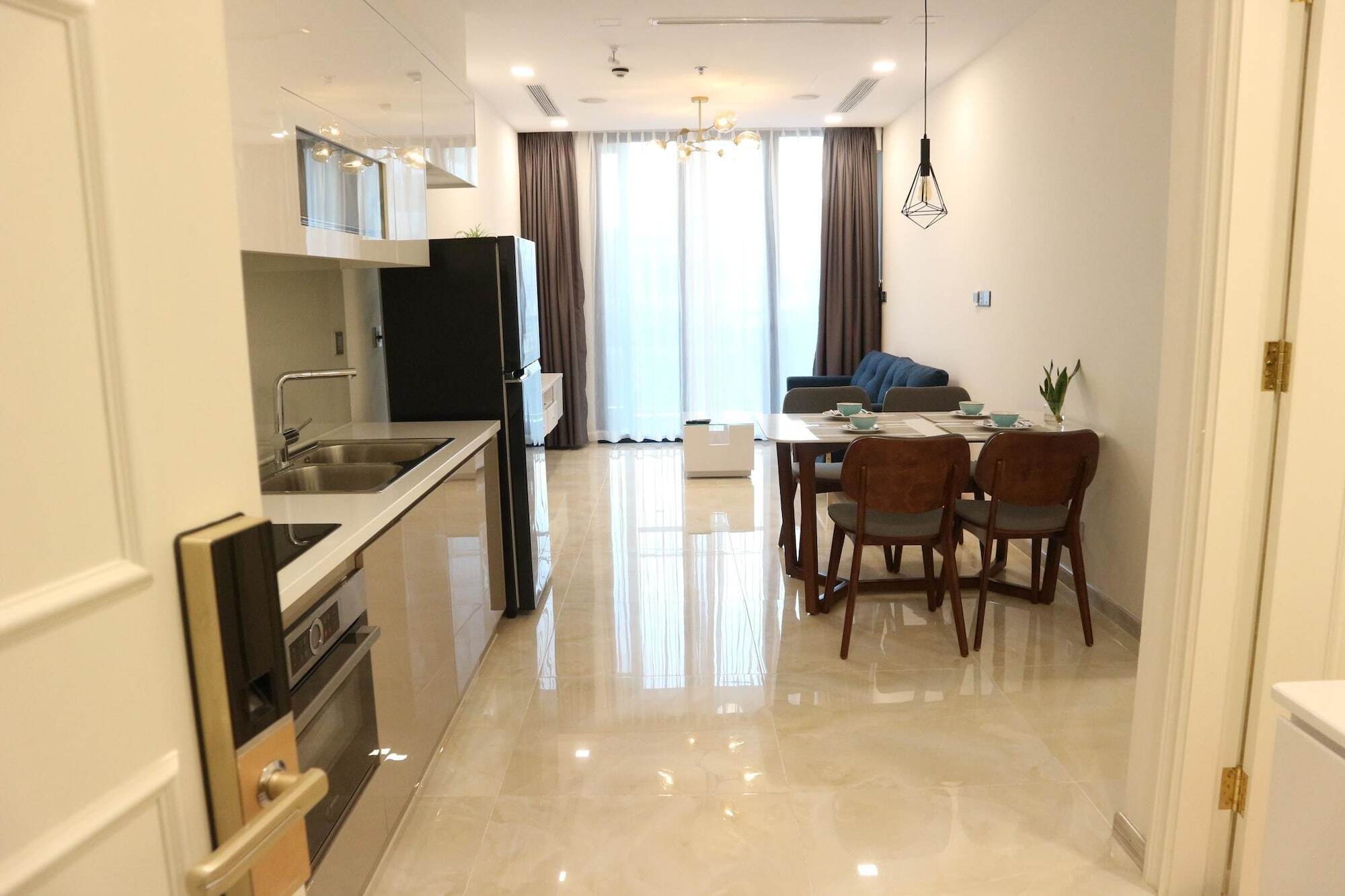 Vinhomes Golden River P'house Apartment