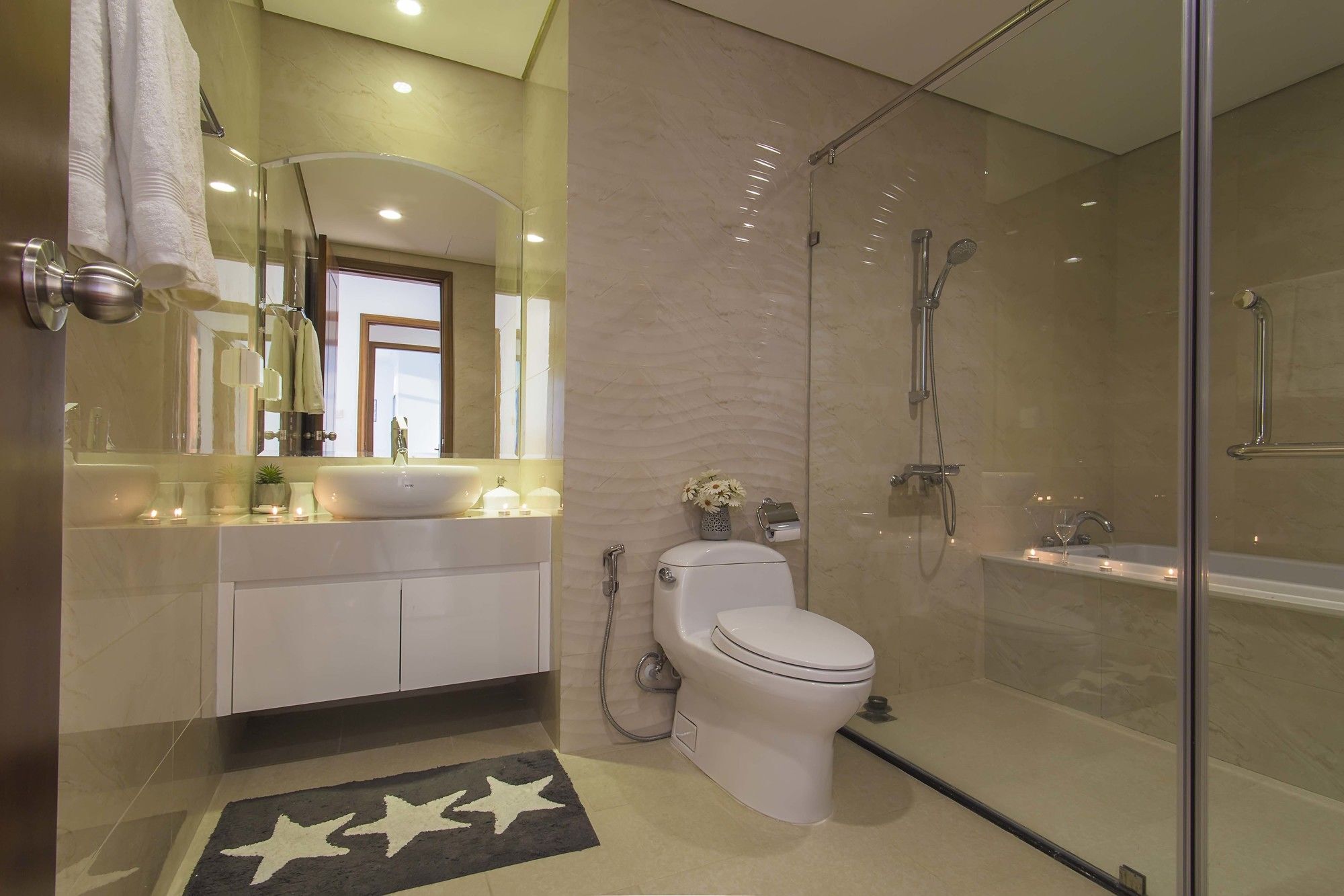 Hoasun Vinhomes Area Apartment *