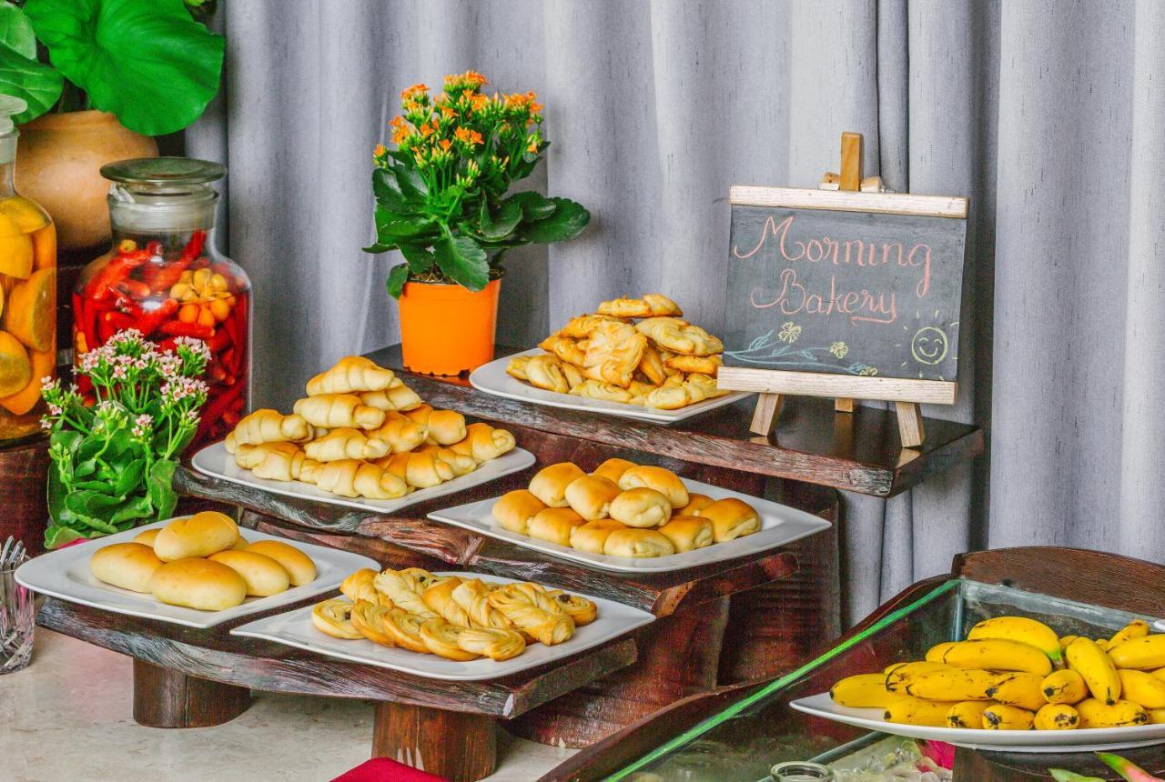 Happy Life Grand & Rooftop Skybar Khách sạn